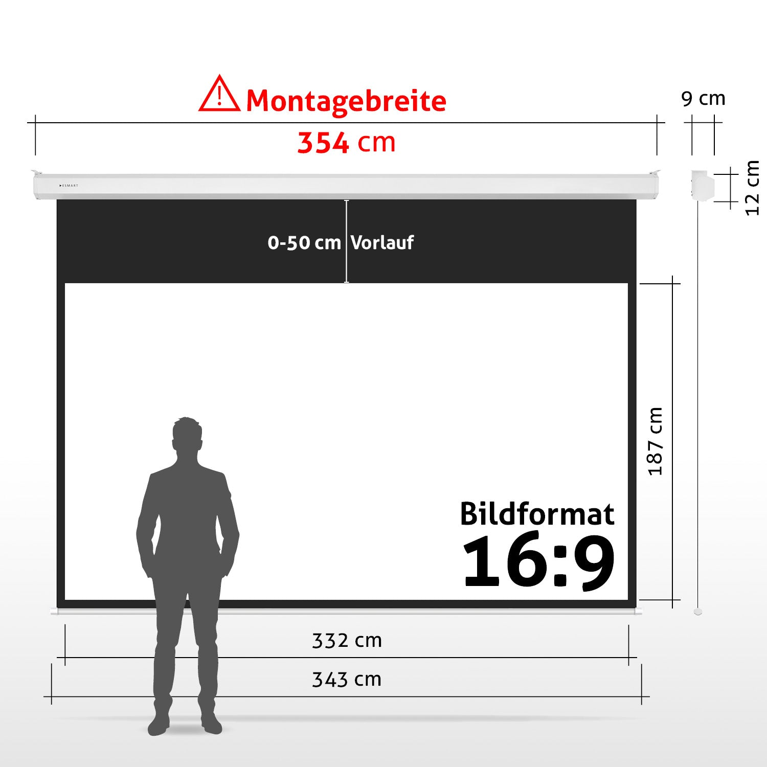 Ein Mann steht vor einer Projektorleinwand. Abmessungen: 354 cm Breite, 187 cm Höhe und 16:9 Format. Textbeschriftungen sind vorhanden.