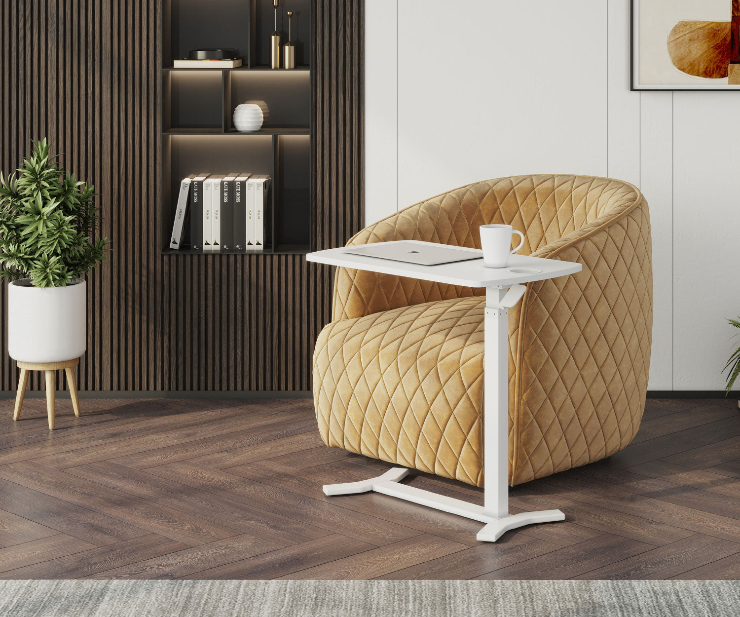 Ein modernes Wohnzimmer mit gelbem Sessel, Laptop auf weißem Tisch und Pflanze neben Holzvertäfelung.