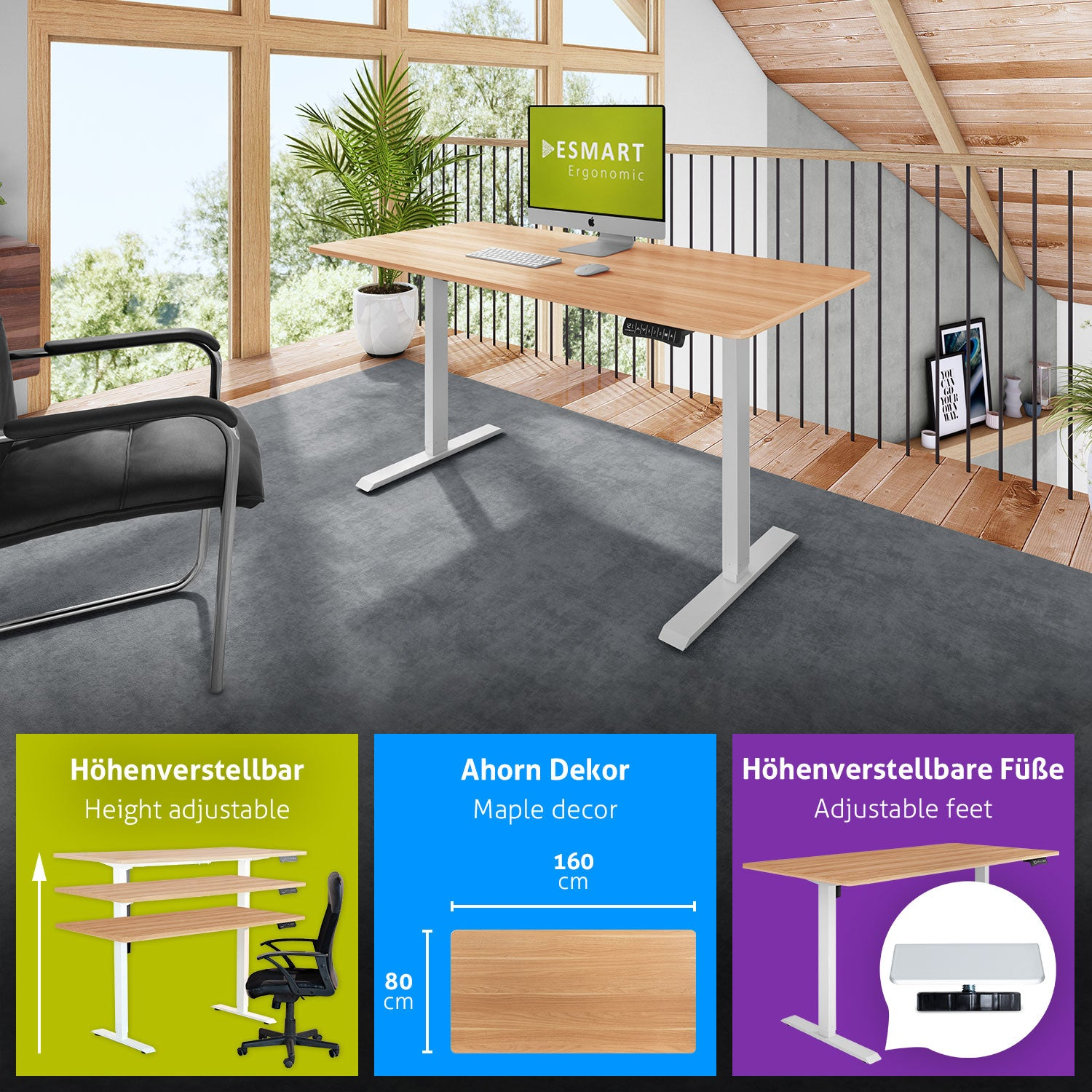 Ein höhenverstellbarer Schreibtisch mit Ahorn-Dekor, einem Computer und einem schwarzen Stuhl. Der Hintergrund zeigt ein Fenster und ein Loft.