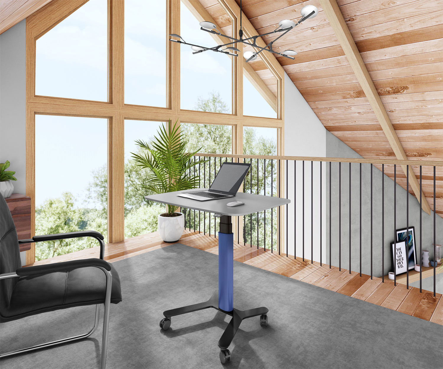 Ein modernes Büro mit Laptop auf einem Schreibtisch, einer Pflanze und einem großen Fenster mit Blick auf Bäume.