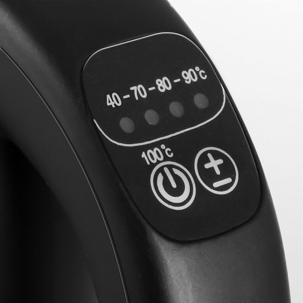 Zbliżenie czarnego panelu sterowania urządzenia. Wyświetla ustawienia temperatury z przyciskiem zasilania i symbolami plus/minus.
