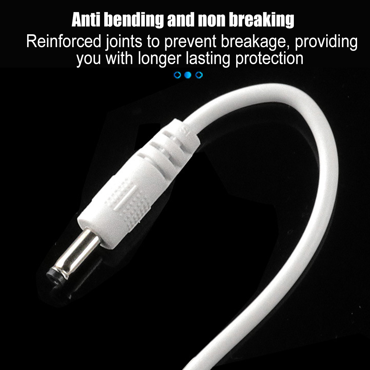Ein weißes Stromkabel mit Stecker auf schwarzem Hintergrund. Text oben: Anti-Biegen und bruchsicher.