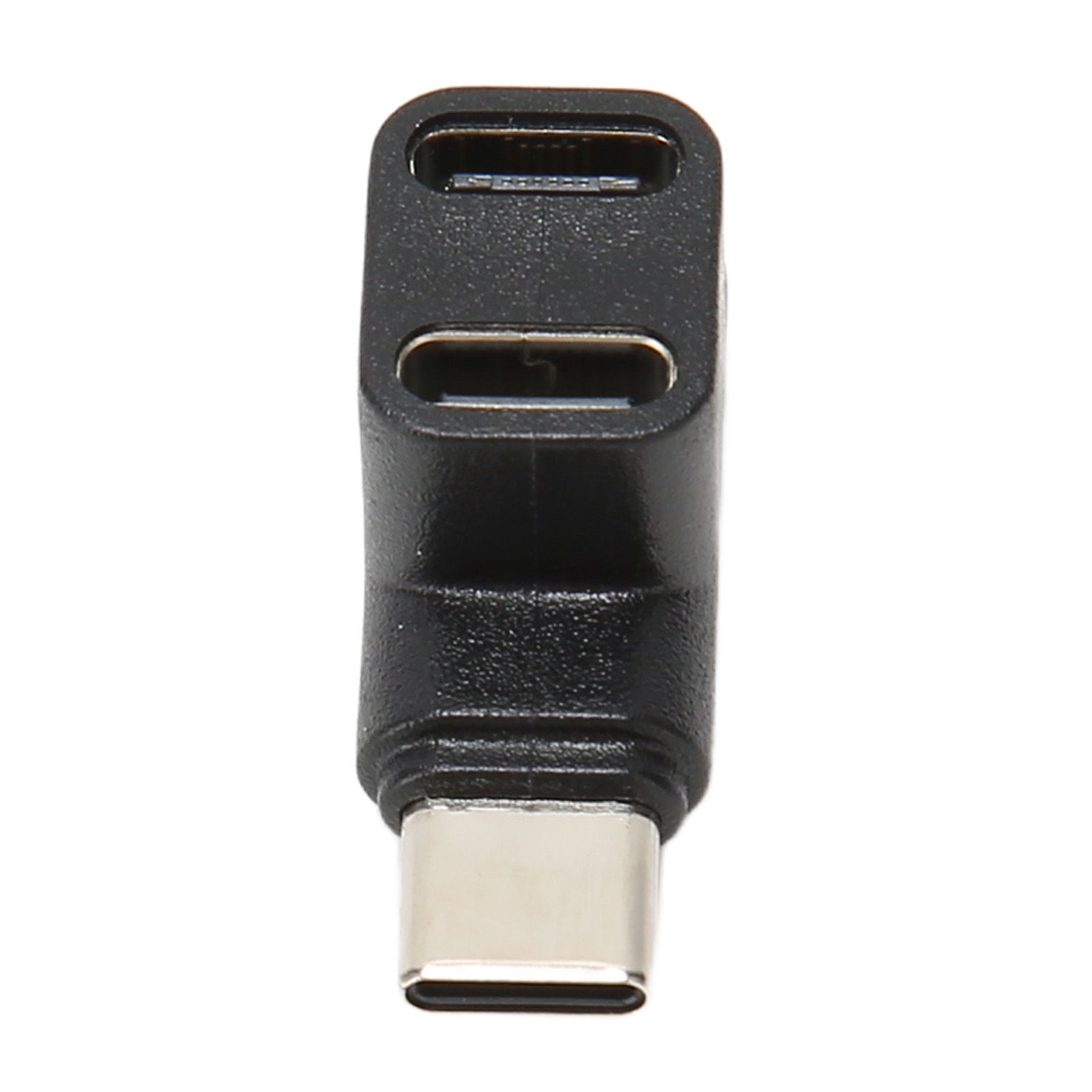 Ein schwarzer USB-C-Adapter mit zwei Buchsen oben und einem Stecker unten, isoliert auf Weiß.