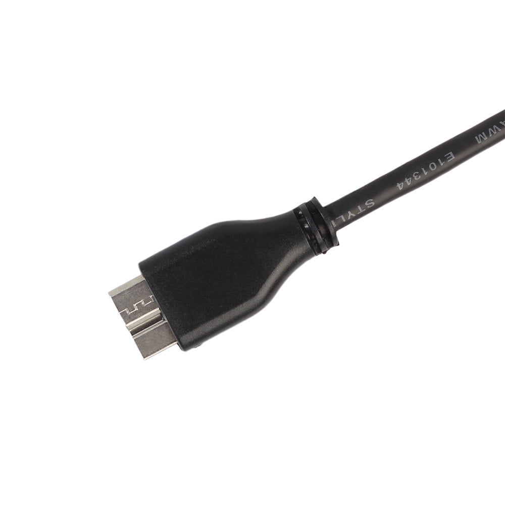 Ein schwarzes USB-Kabel mit Micro-USB-Anschluss. Das Kabel ist diagonal abgewinkelt, mit weißem Hintergrund.