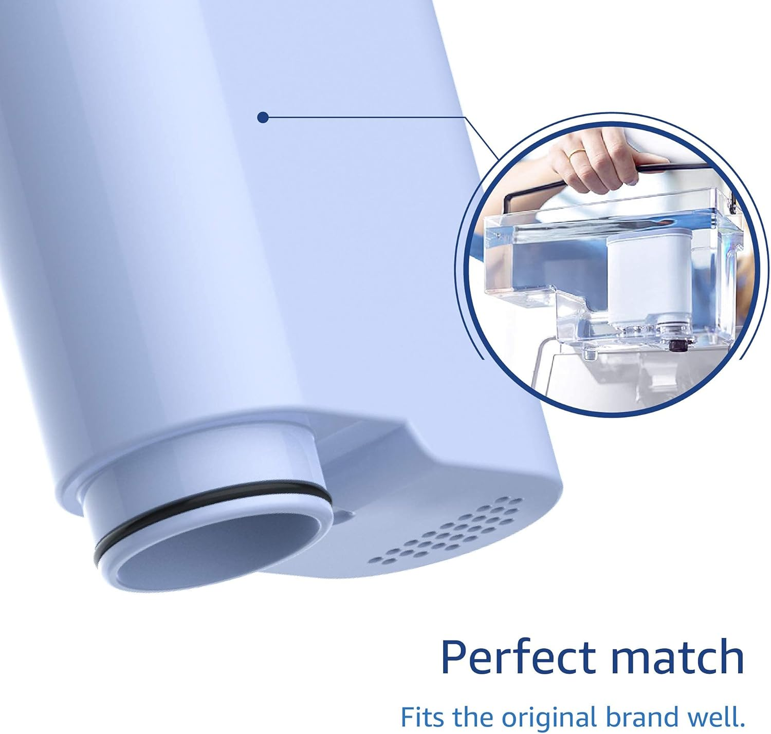 Nahaufnahme eines blauen Wasserfilters mit schwarzer Dichtung. Ein kreisförmiger Einsatz zeigt eine Hand, die einen Wasserfilter hält.