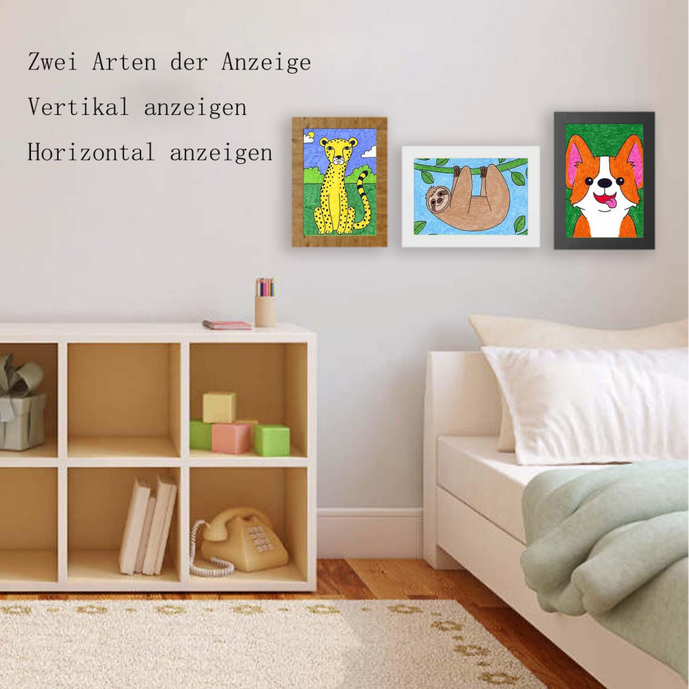 Drei gerahmte Bilder: ein Gepard, ein Faultier und ein Corgi. Ein weißes Regal, ein Bett und ein Teppich sind im Raum.
