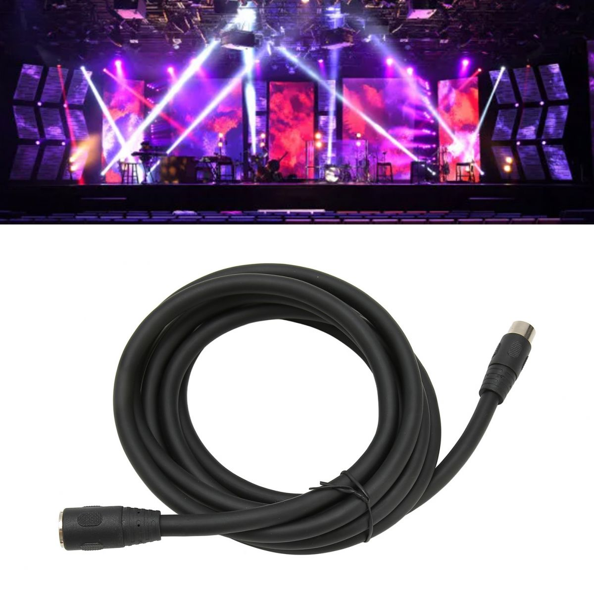 Eine Bühne mit Lichtern und ein schwarzes Kabel mit Anschlüssen. Die Bühne hat Instrumente und eine Lichtshow.