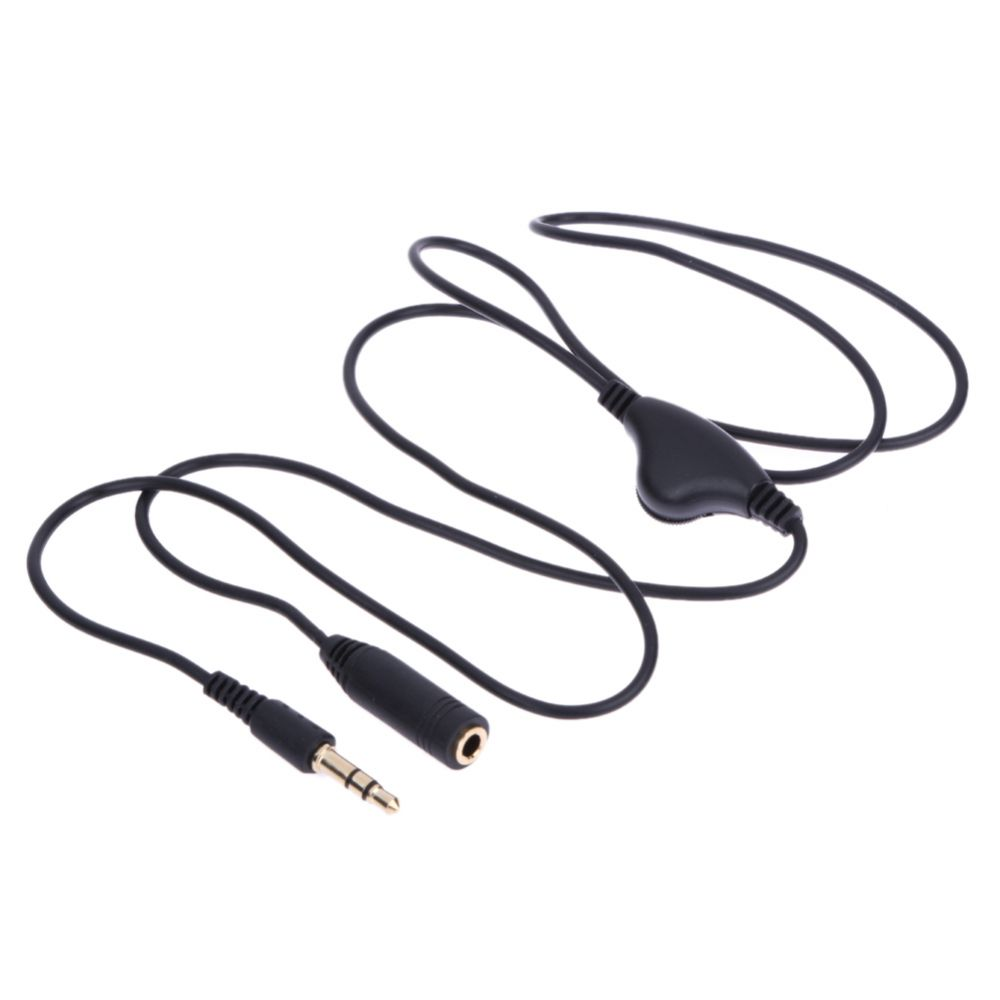 Ein schwarzes Kopfhörerverlängerungskabel mit einem Stecker, einer Buchse und einer Lautstärkeregelung. Weißer Hintergrund.