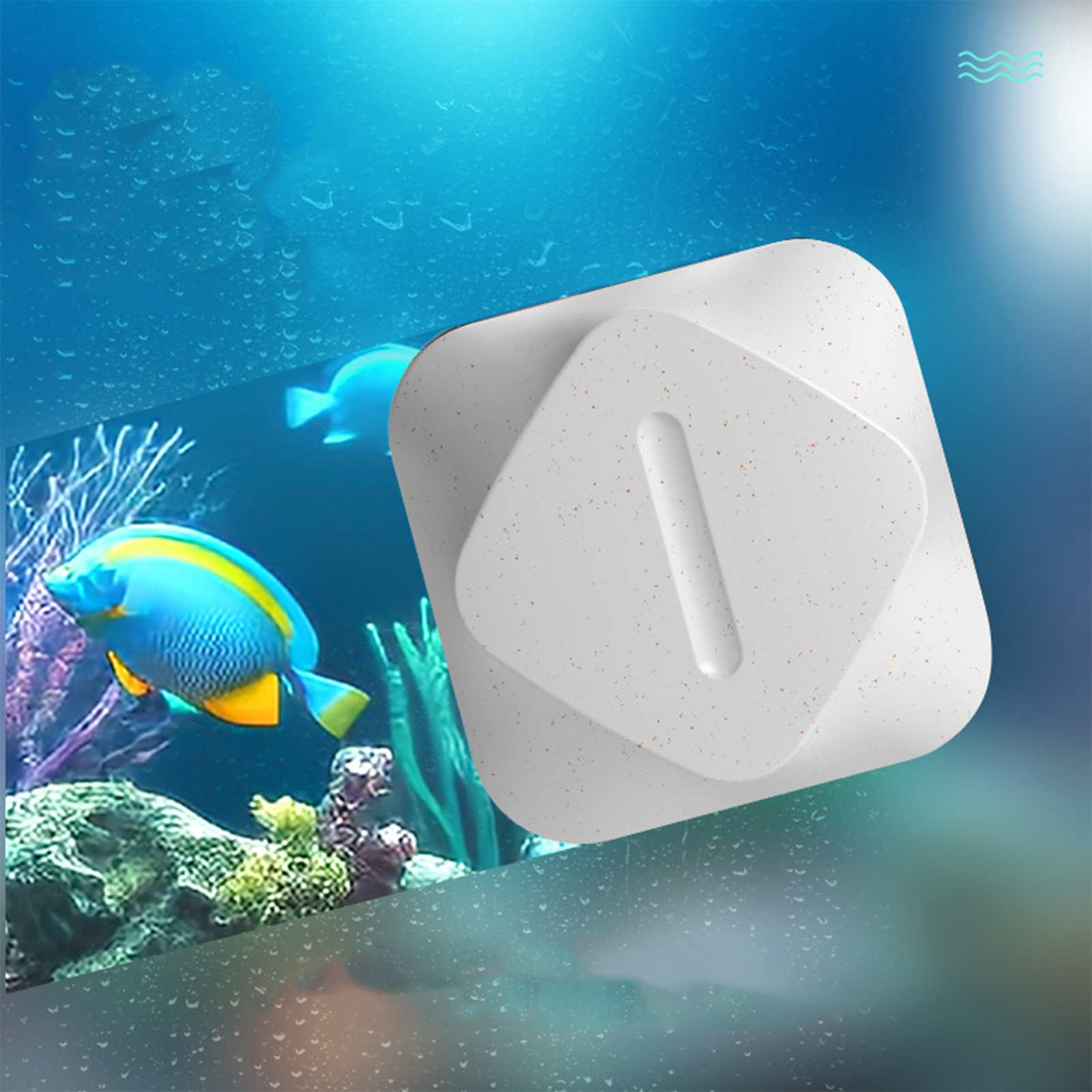 Aquariumszene mit einem weißen Objekt, blauen, gelben Fischen, Wasser, Pflanzen. Das Objekt hat eine Rille.