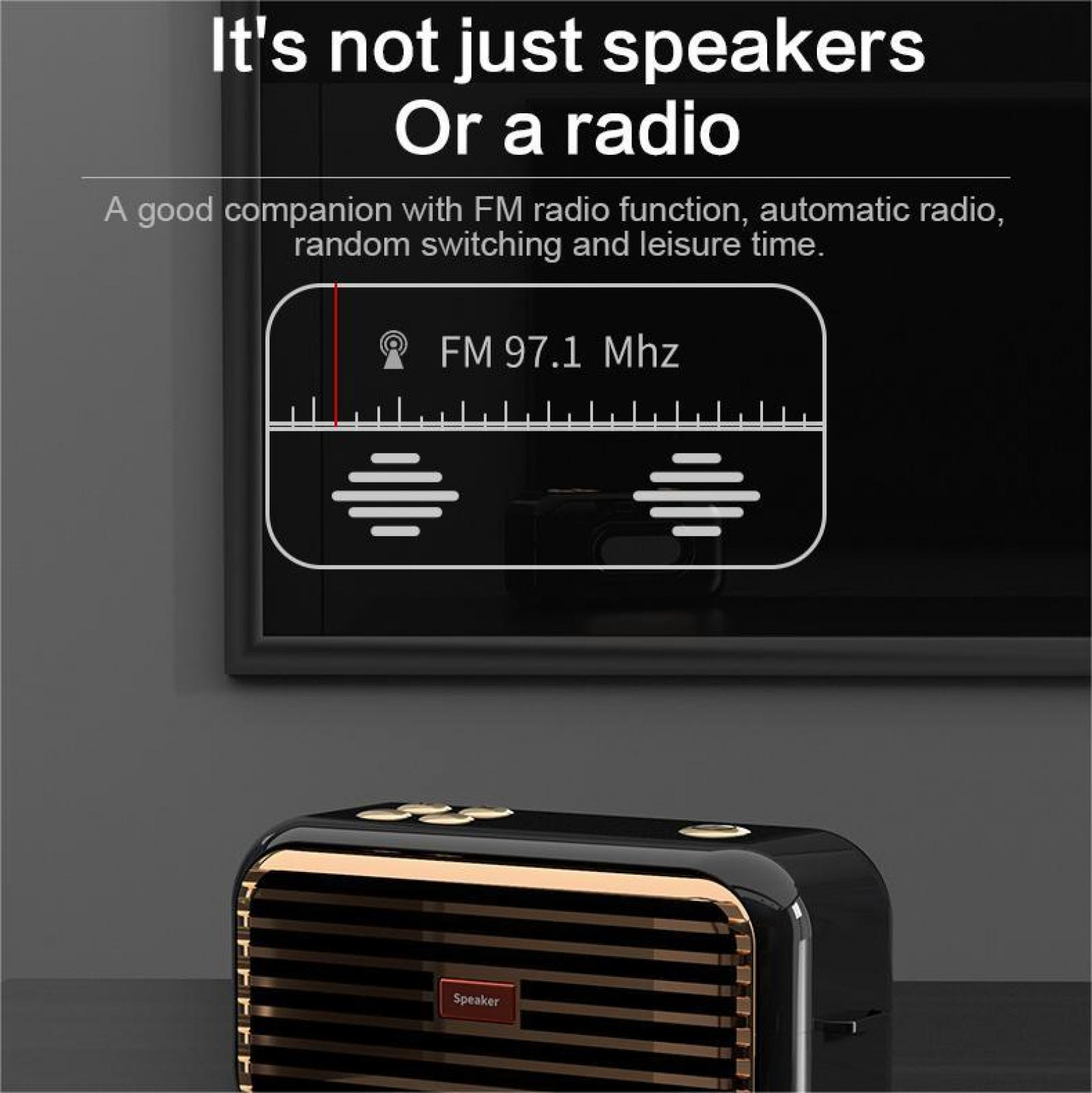 Ein Radio mit FM 97.1 MHz Anzeige. Ein Lautsprecher ist vorne. Der Hintergrund ist ein dunkler Fernseher.