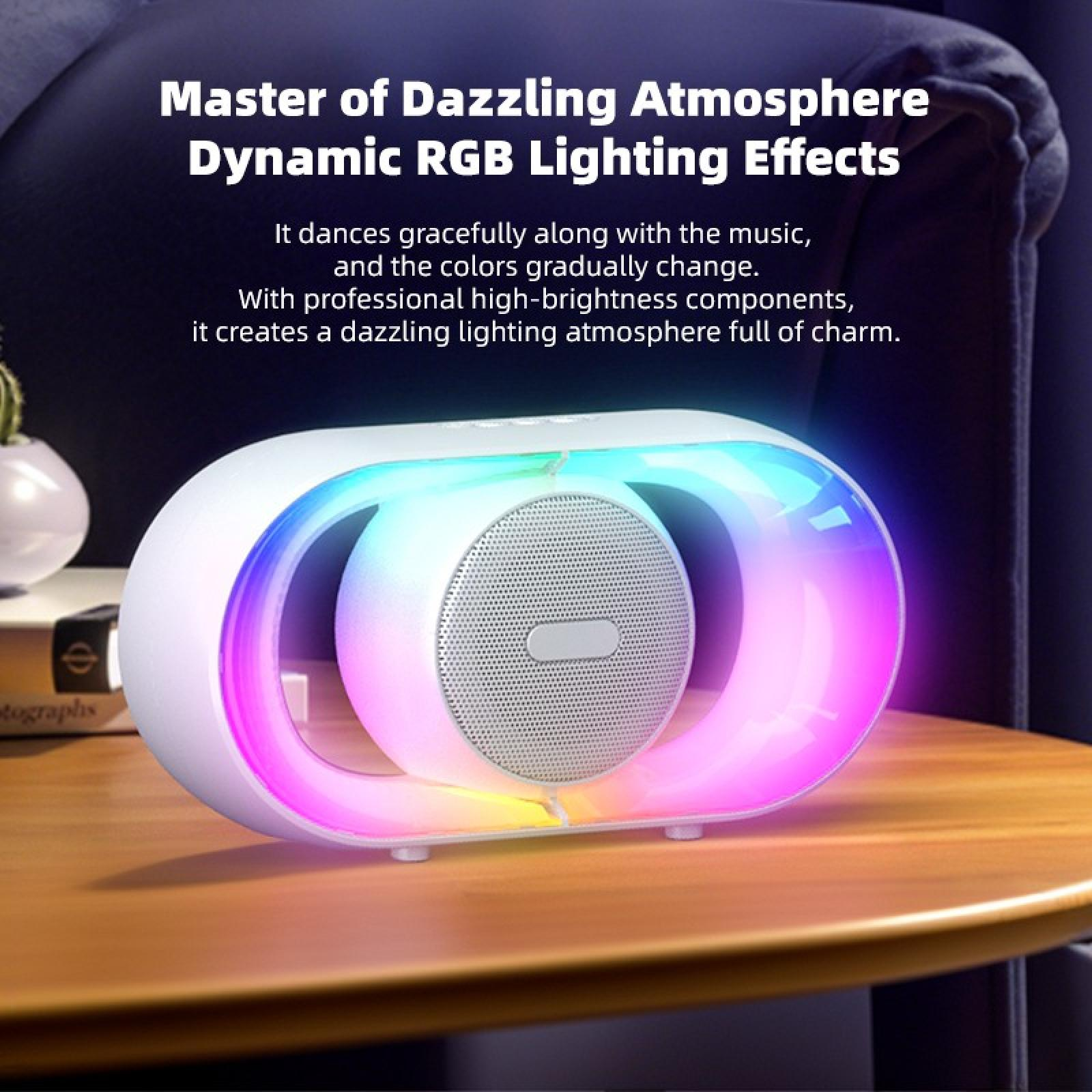 Ein weißer Lautsprecher mit bunten RGB-Lichtern steht auf einem Holztisch. Text oben beschreibt das Produkt.