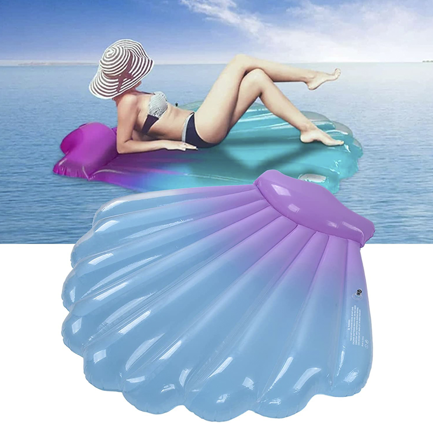 Una mujer con sombrero se relaja en una balsa inflable con forma de concha en el océano. La balsa es azul, morada y rosa.