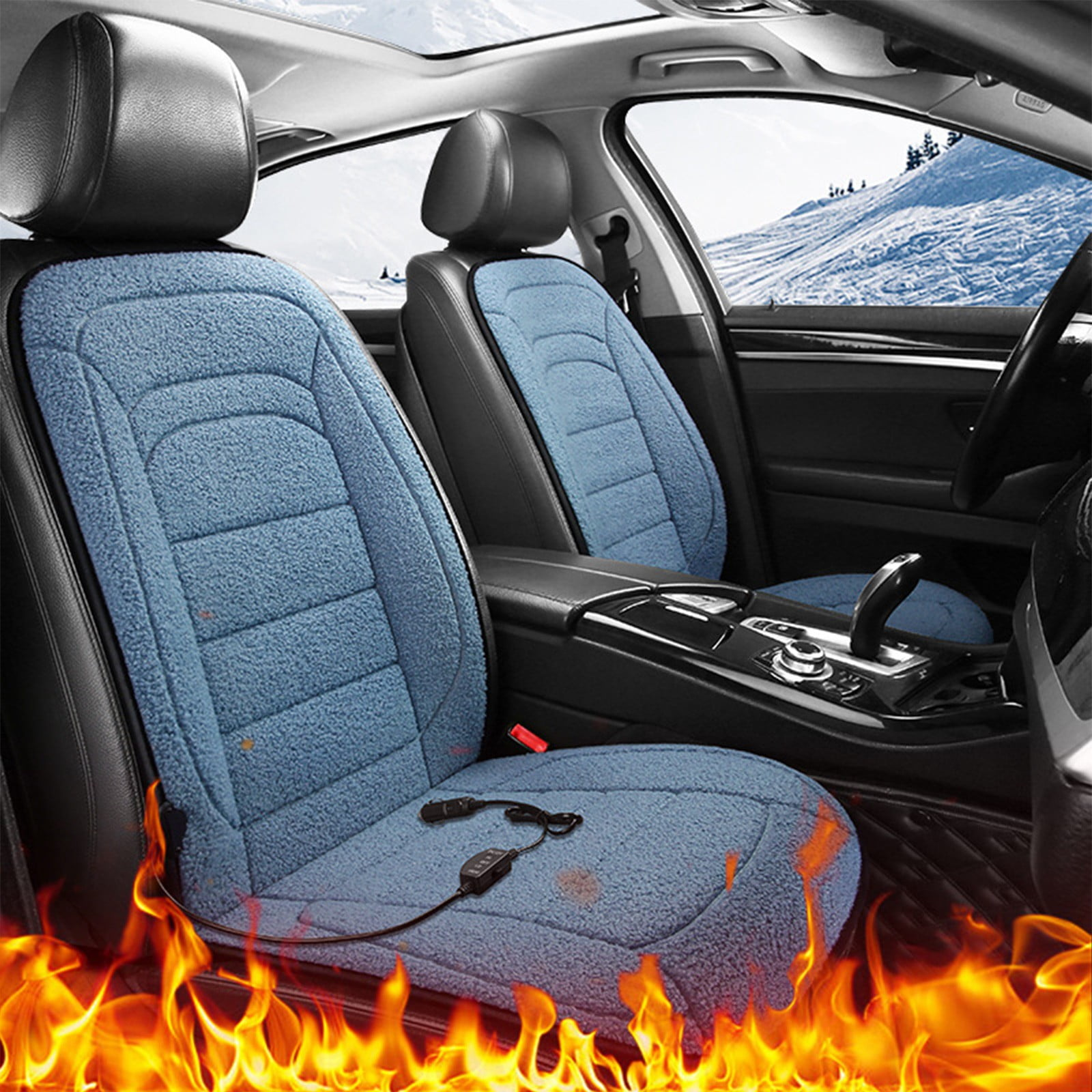 Autoinnenraum mit blauen Sitzbezügen. Draußen sind schneebedeckte Berge durch die Fenster zu sehen. Flammen sind unten.