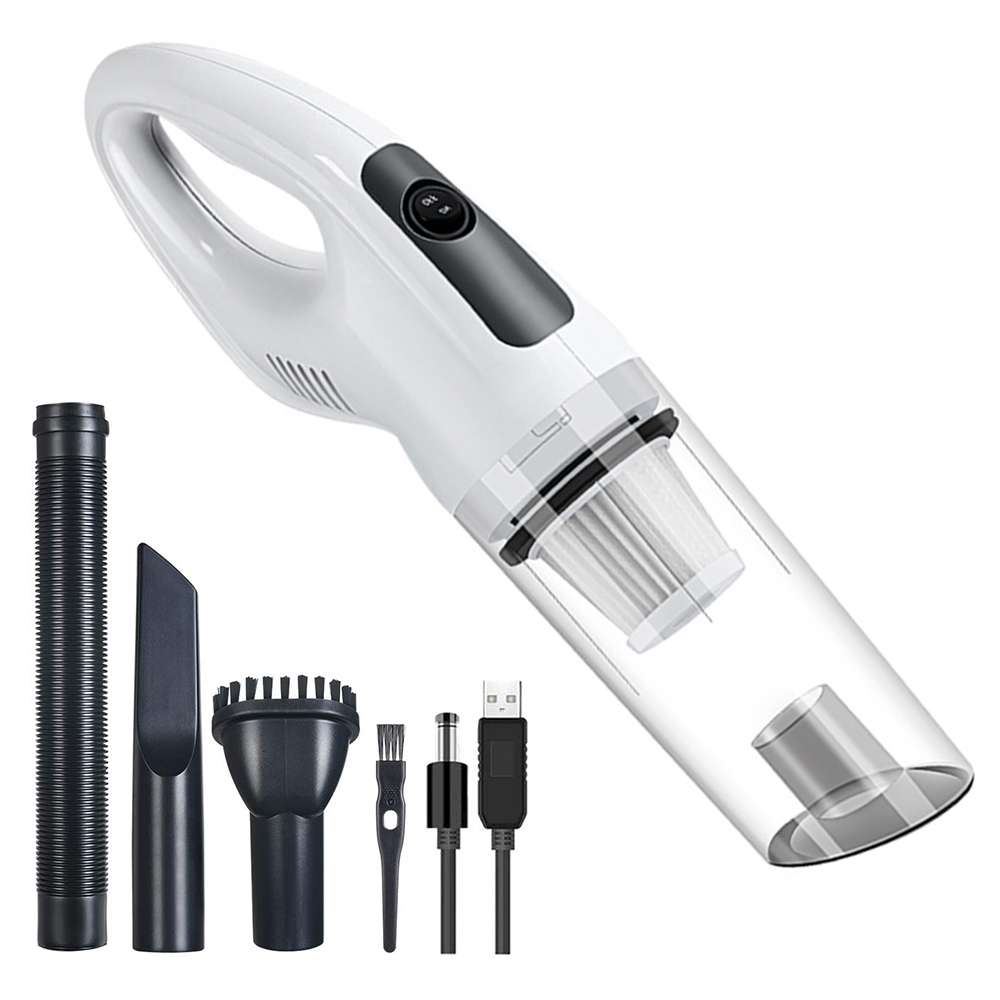 Ein weißer Handstaubsauger mit Aufsätzen und einem USB-Kabel. Der Staubsauger hat einen transparenten Staubbehälter und einen Griff.