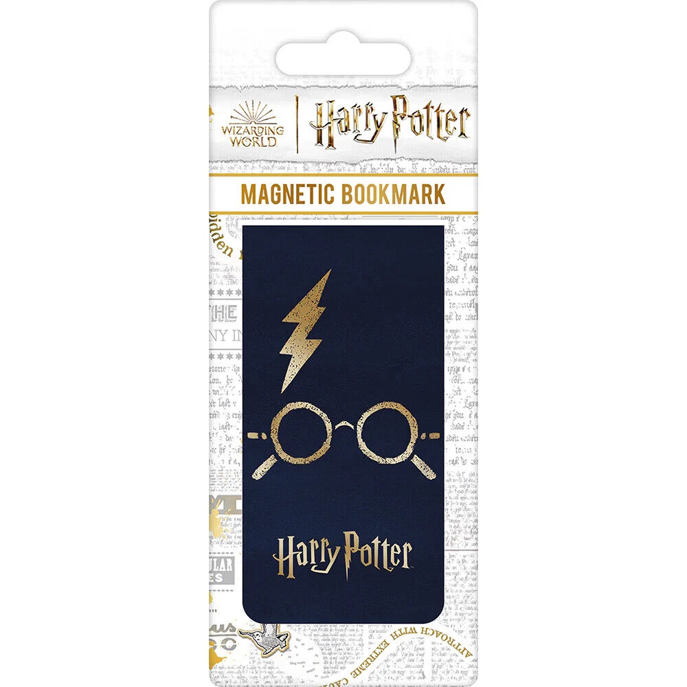 Harry-Potter-Lesezeichen. Blau mit goldenem Blitz und Brille. Weiße Verpackung mit Buchtext-Hintergrund.