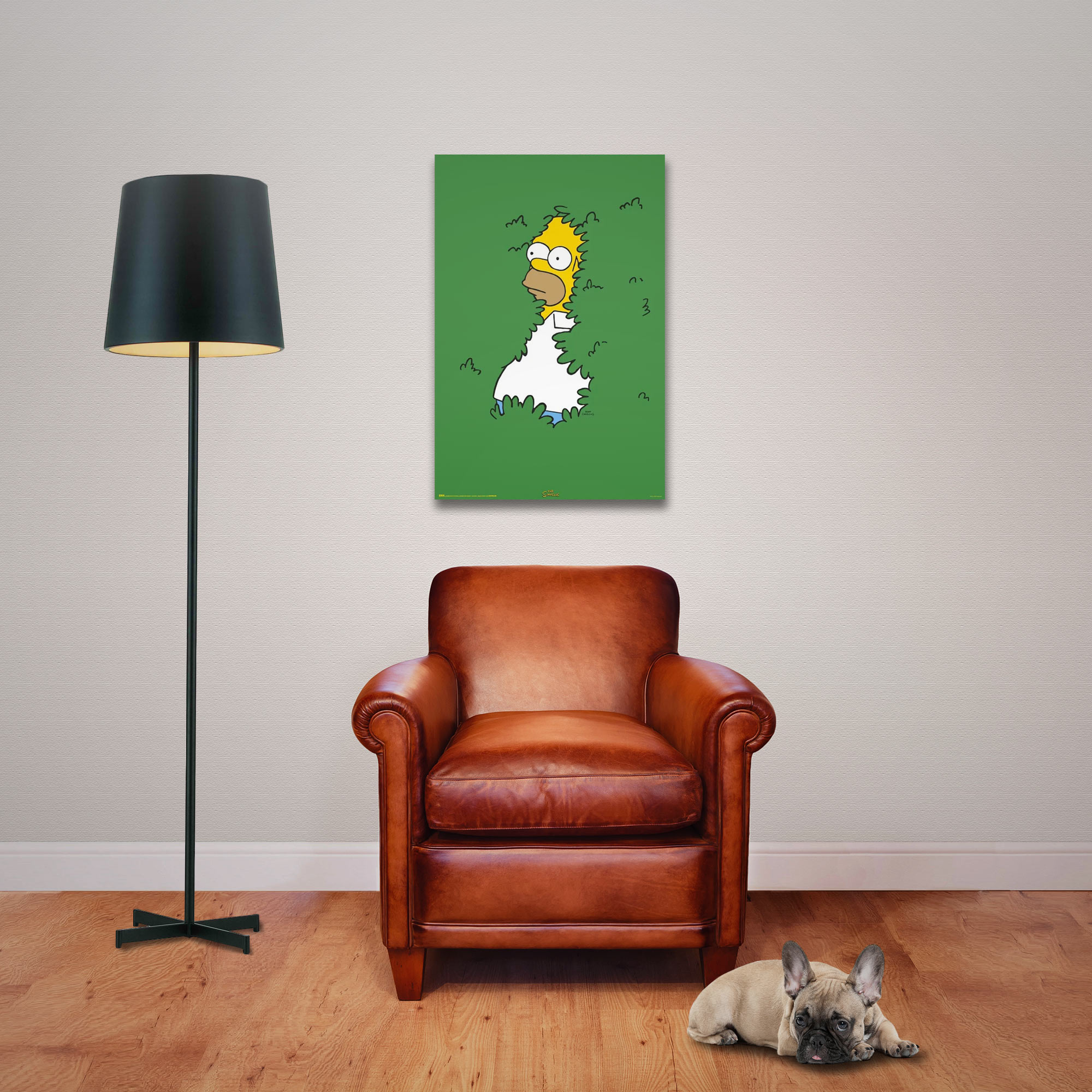 Ein Raum mit Lampe, Ledersessel, Homer Simpson-Gemälde und Hund auf dem Boden.