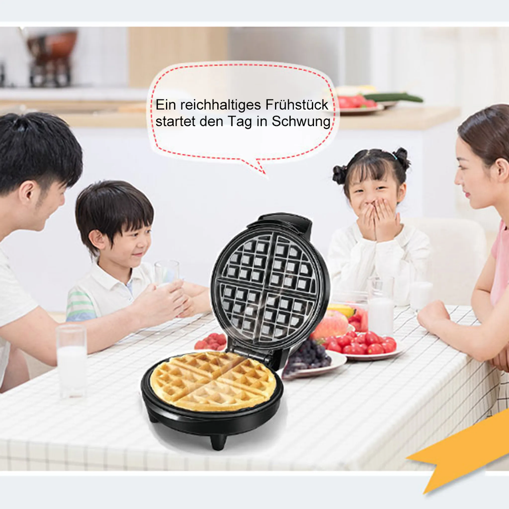 Familie beim Frühstück. Waffeleisen mit fertiger Waffel. Früchte auf dem Tisch. Textblase sagt: „Ein reichhaltiges Frühstück startet den Tag in Schwung“.