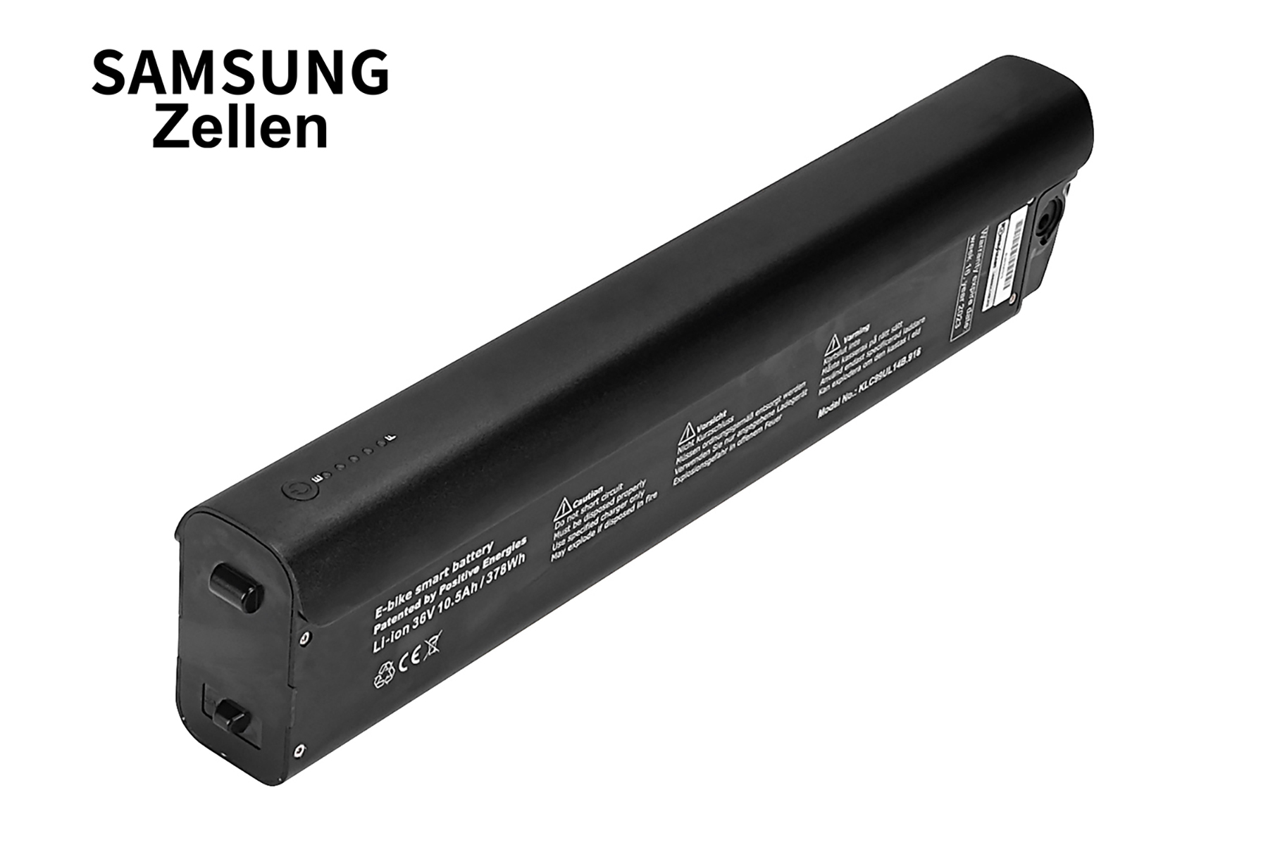 Ein schwarzer Samsung E-Bike-Akku mit Warnhinweisen und Spezifikationen auf weißem Hintergrund.