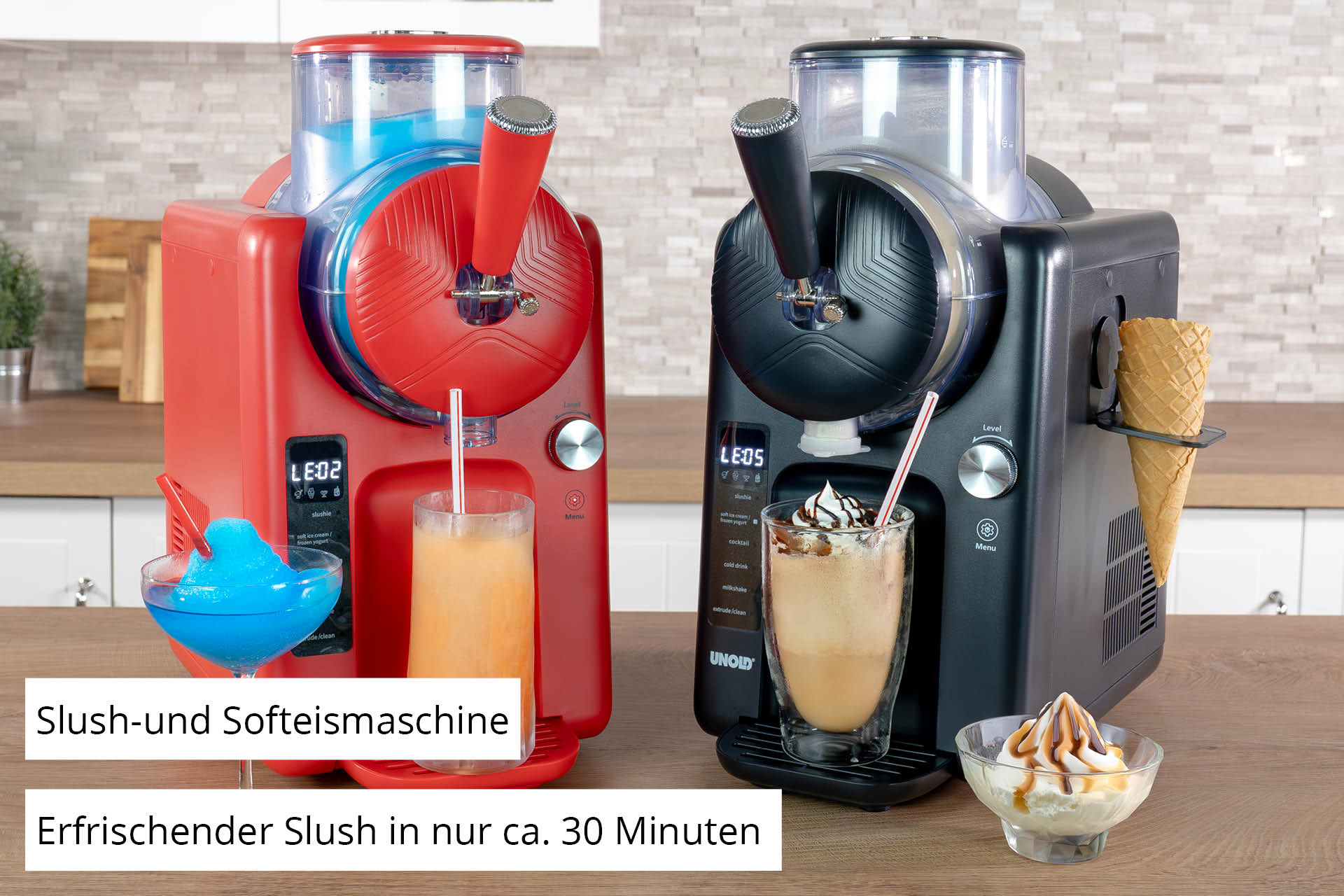 Due macchine per granite, rossa e nera, con bevande e gelato. Testo: 'Macchina per granite e gelati'.