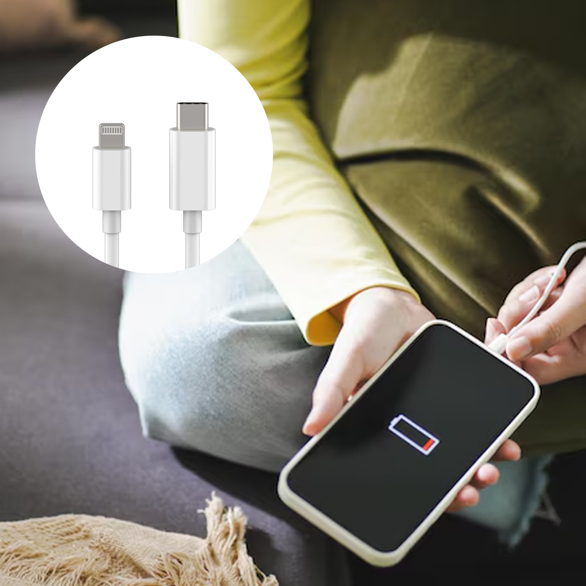 Eine Person lädt ein Telefon mit einem weißen Kabel auf. Der Telefonbildschirm zeigt ein Symbol für schwache Batterie. Zwei weiße Ladekabel sind in einem Kreis.