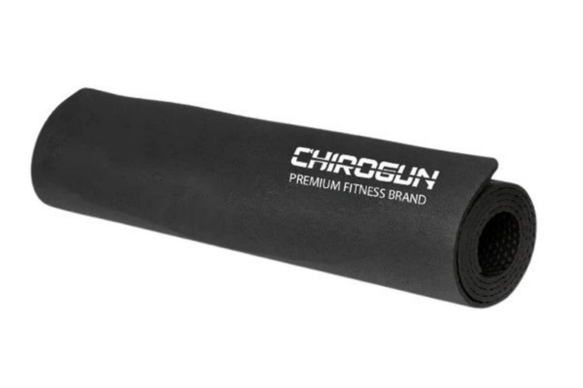Eine aufgerollte schwarze Yogamatte. Der Markenname 'CHIROGUN' ist sichtbar.