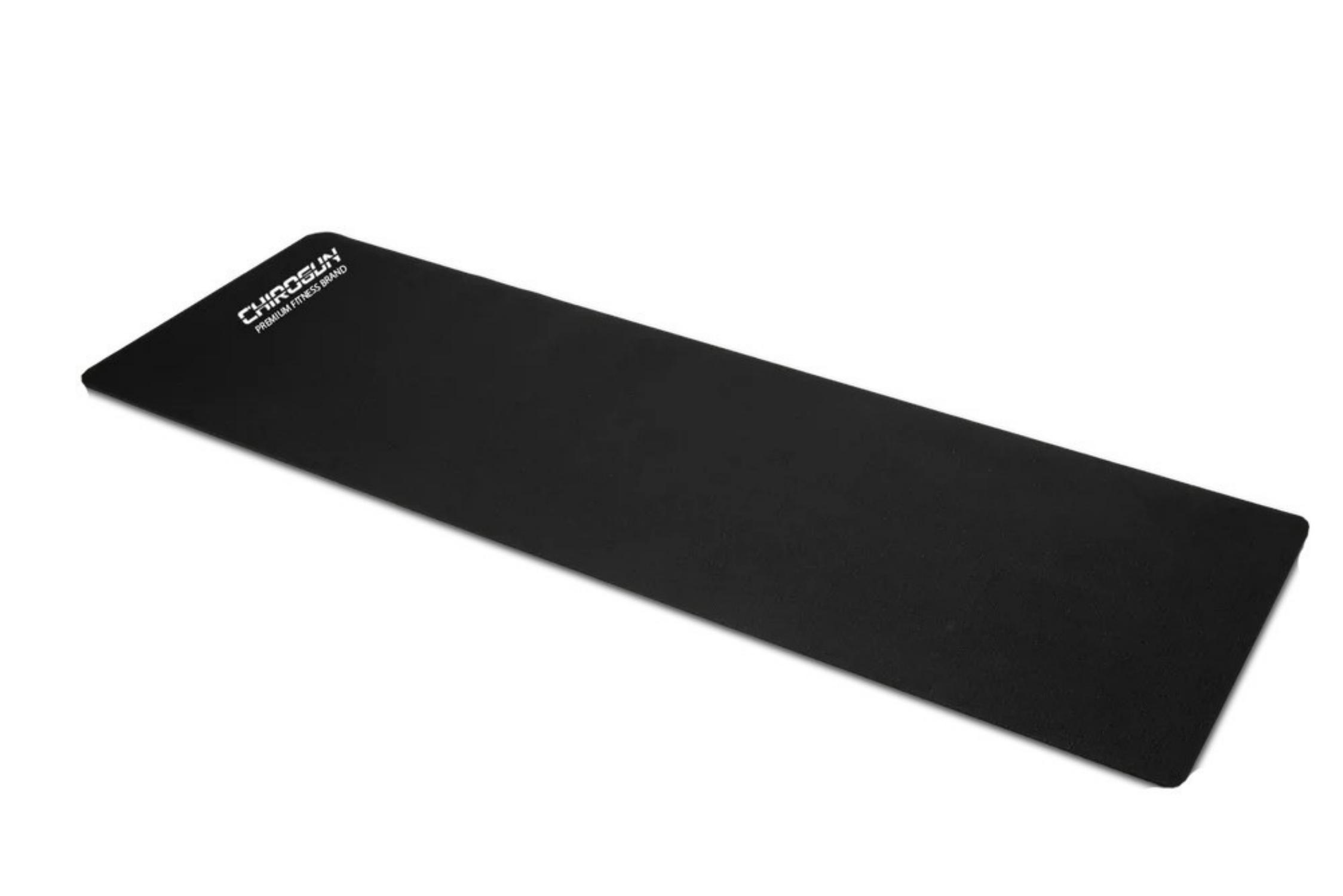 Eine schwarze Yogamatte mit dem weißen Markennamen CHIROGUN, Premium Fitness Brand, auf weißem Hintergrund.