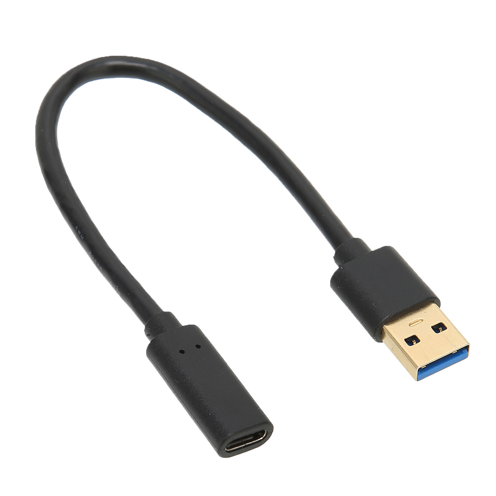 Ein schwarzes USB-Adapterkabel. Ein Ende ist USB-A, goldfarben, das andere ist USB-C. Weißer Hintergrund.