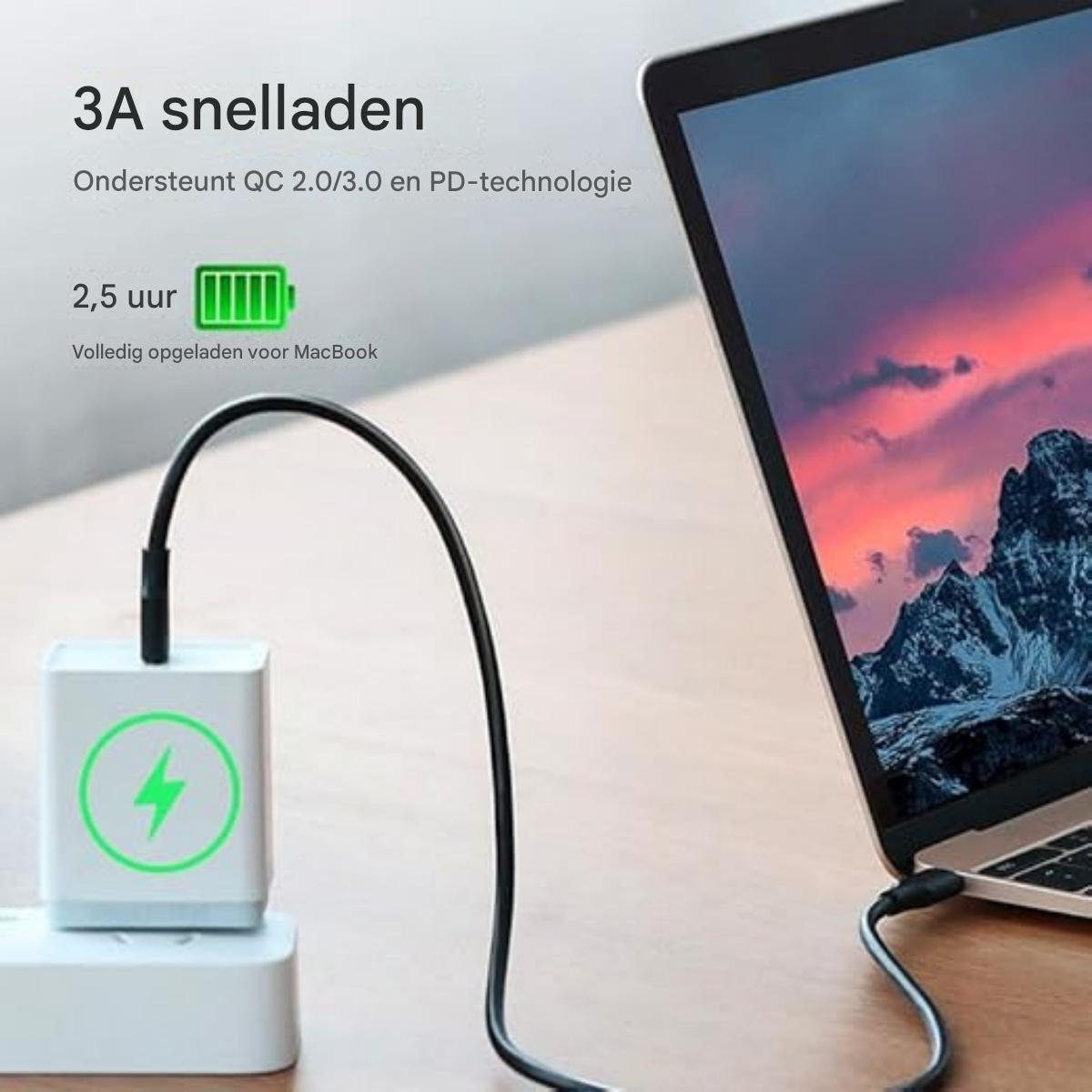 Ein weißes Ladegerät mit grünem Blitz ist über ein schwarzes Kabel mit einem MacBook verbunden.