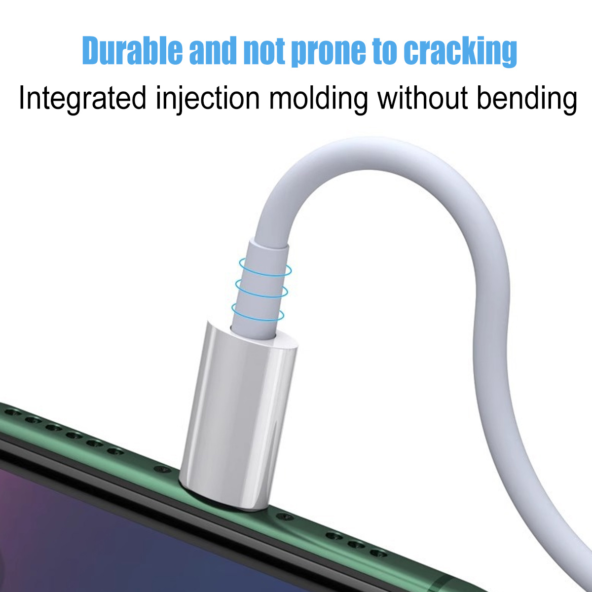 Ein weißes Ladekabel ist mit einem Telefon verbunden. Das Kabel hat einen silbernen Stecker. Der Text besagt, dass es haltbar und nicht rissgefährdet ist.