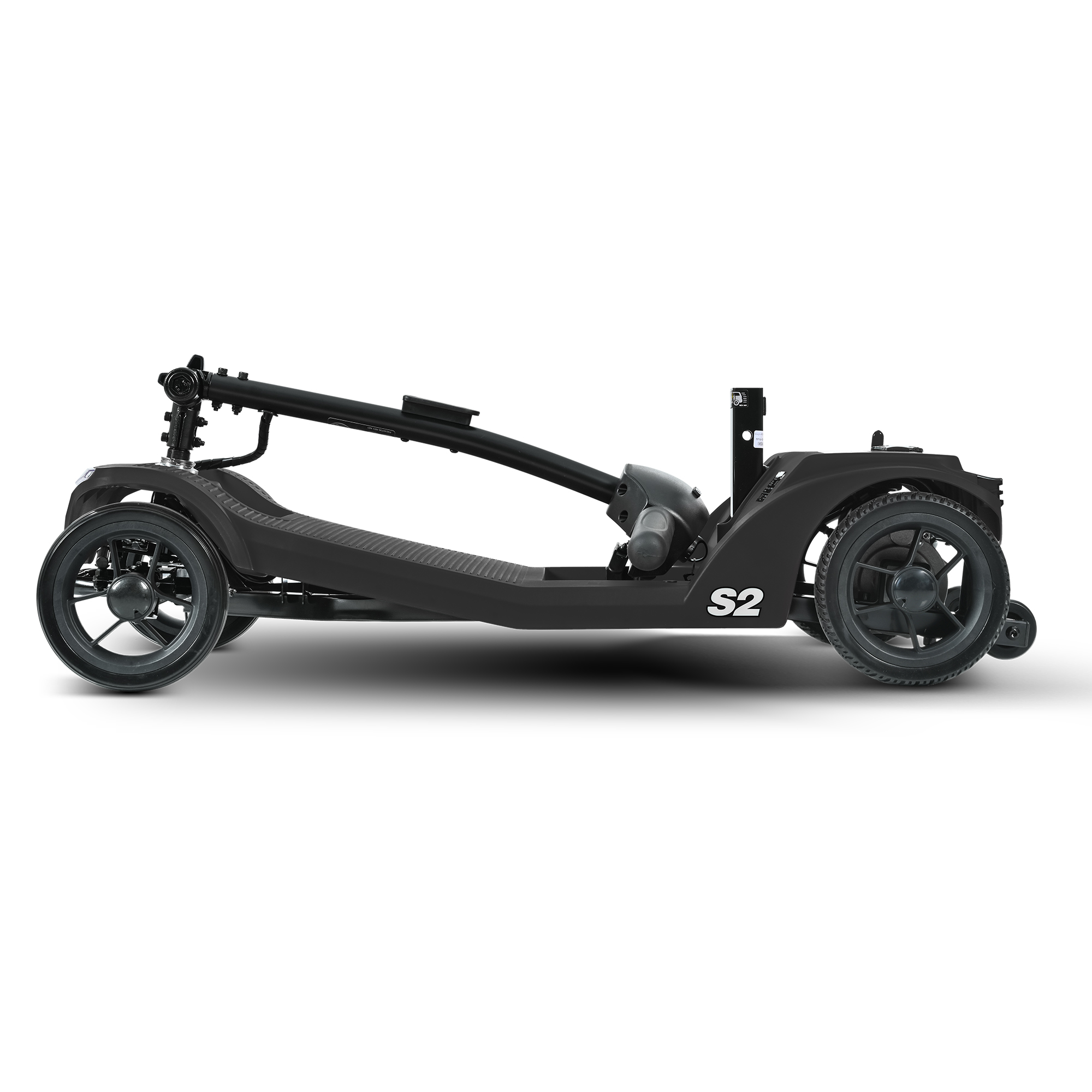 Ein schwarzer Mobilitätsroller mit drei Rädern, einem langen Griff und den Buchstaben S2 auf der Seite, auf weißem Hintergrund.