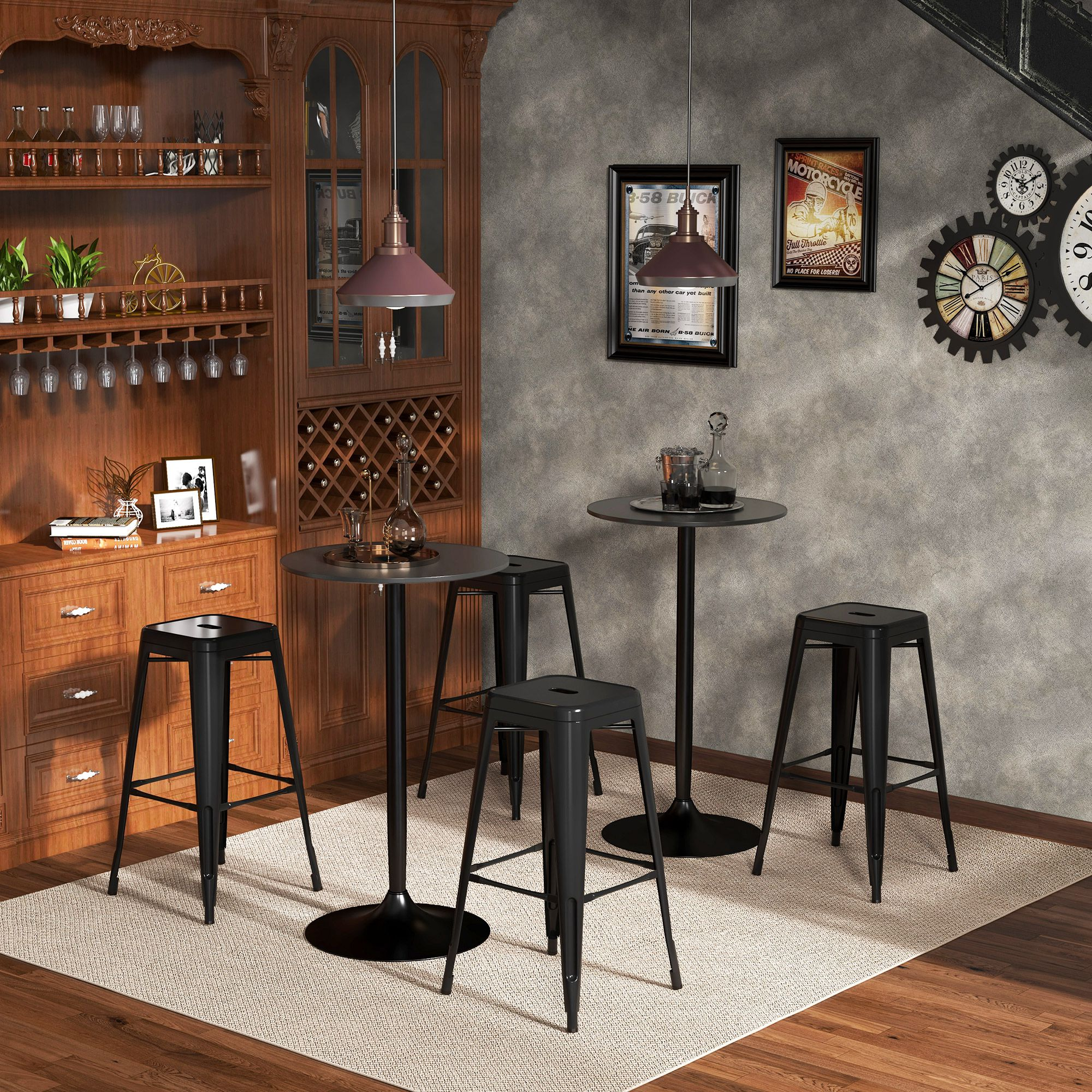 Una escena de bar con mesas, taburetes, un mueble de madera, decoraciones y relojes en la pared, creando un ambiente vintage.