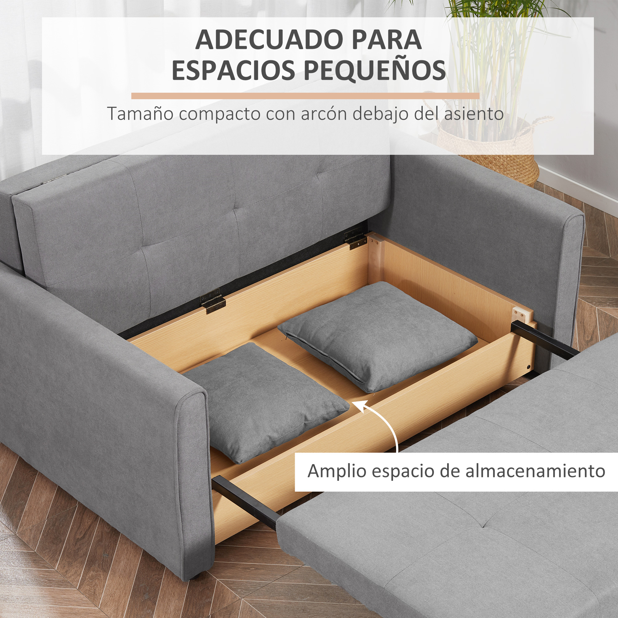 Sofá gris con espacio de almacenamiento. Hay dos almohadas dentro. El sofá está sobre un piso de madera.