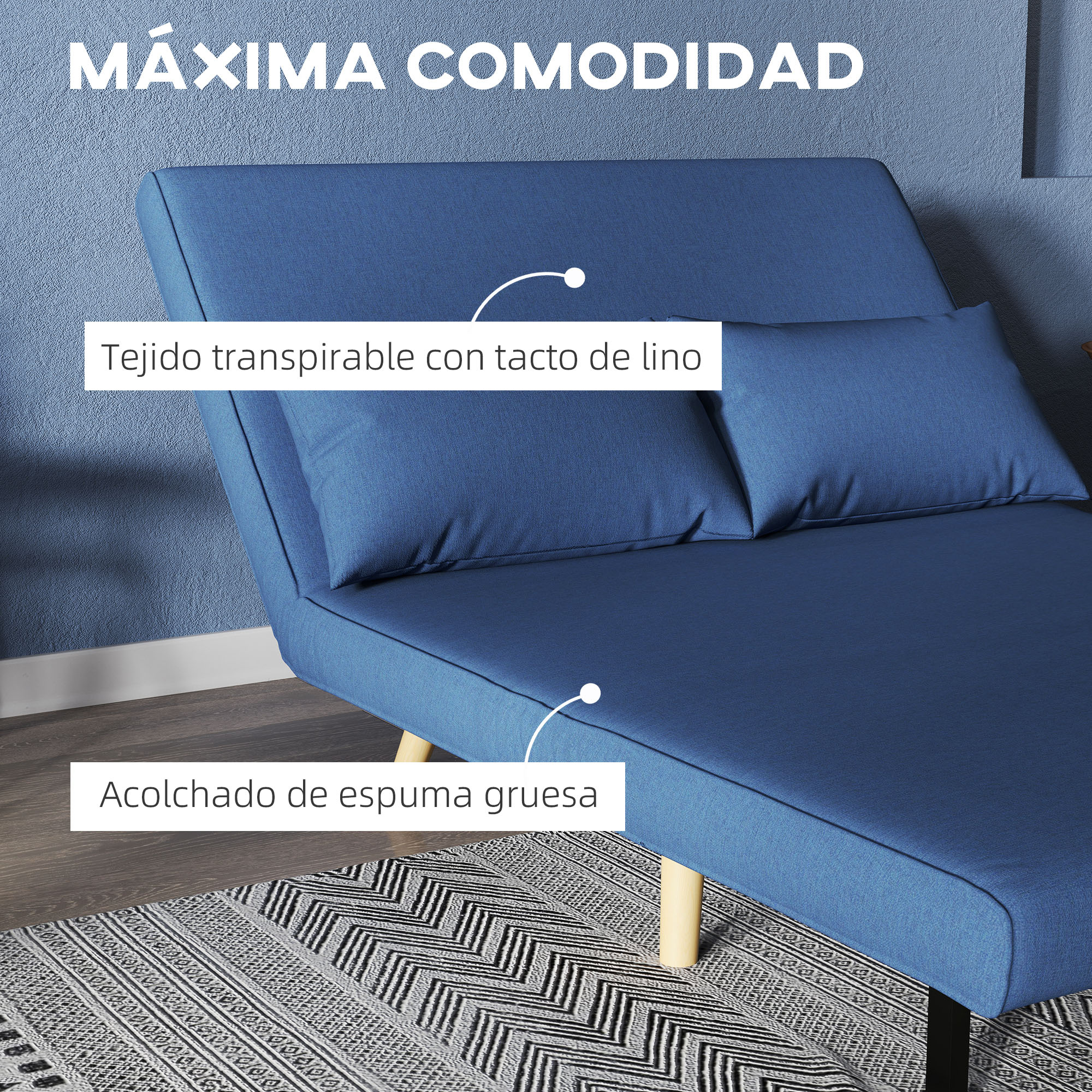 Un sofá azul con una almohada, sobre una alfombra estampada. El sofá tiene tela tipo lino y acolchado de espuma gruesa.