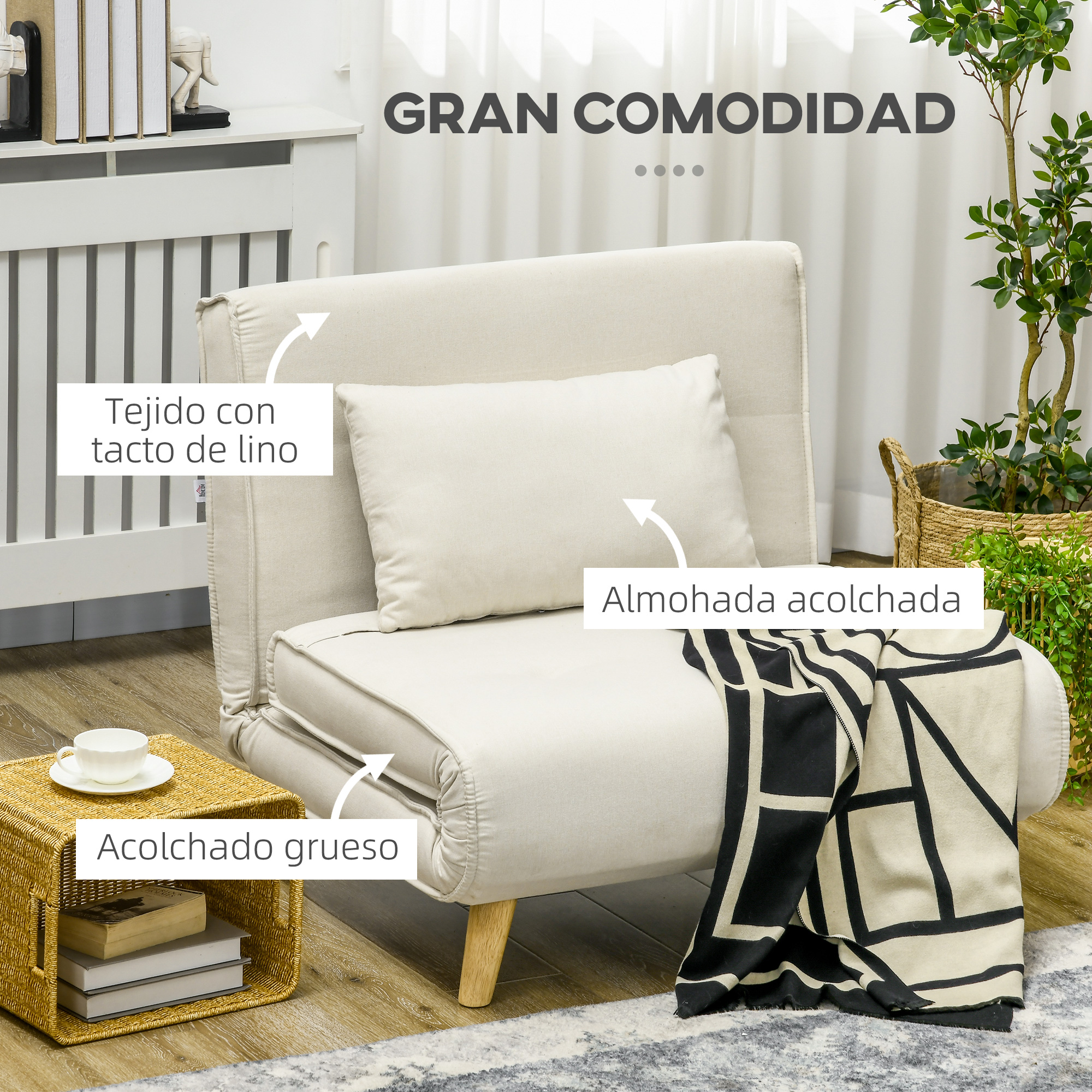 Un sillón beige con una almohada, una manta en blanco y negro, una mesa auxiliar con una taza y una planta.