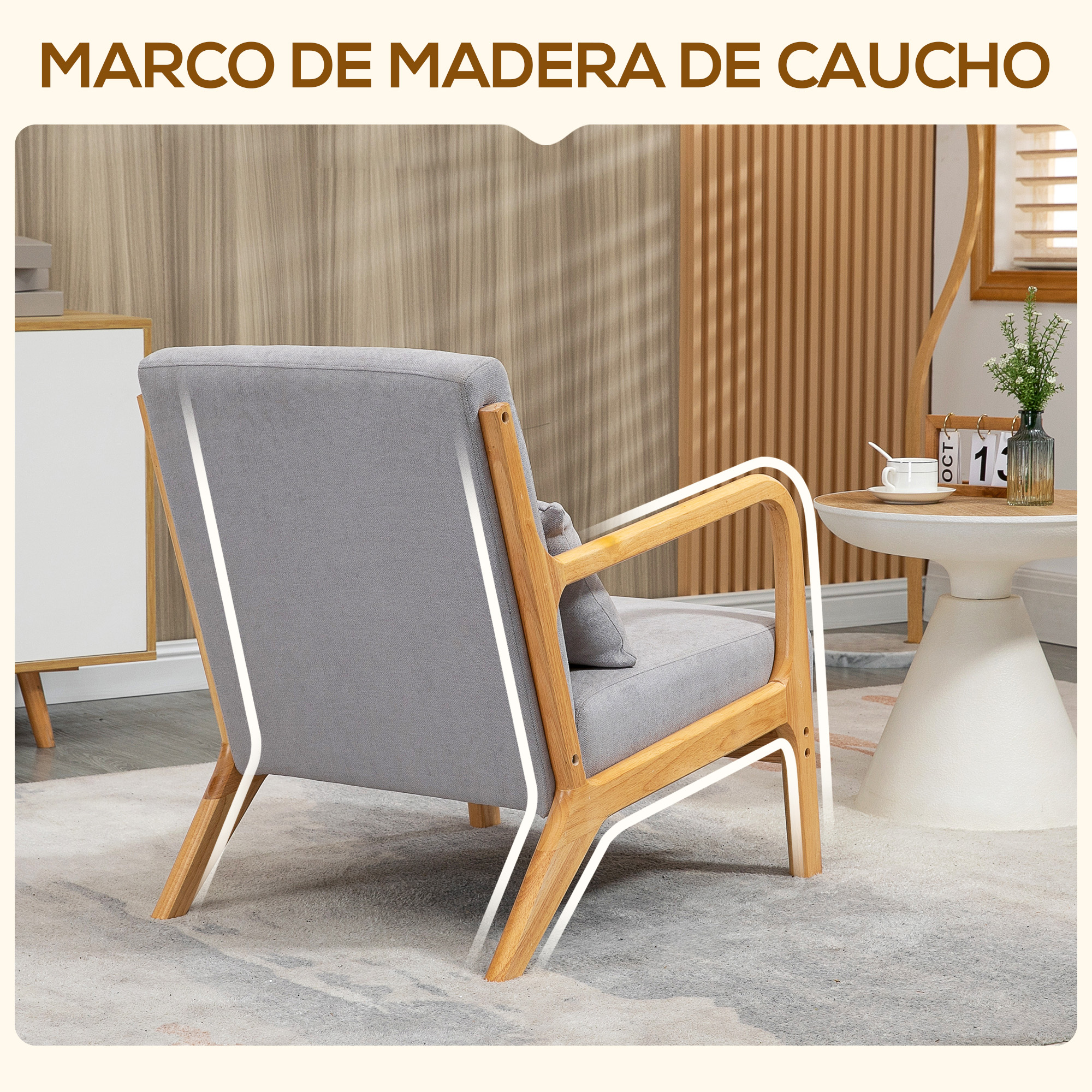 Un sillón gris con estructura de madera. Una mesa auxiliar con taza y planta. Una pared de madera al fondo.