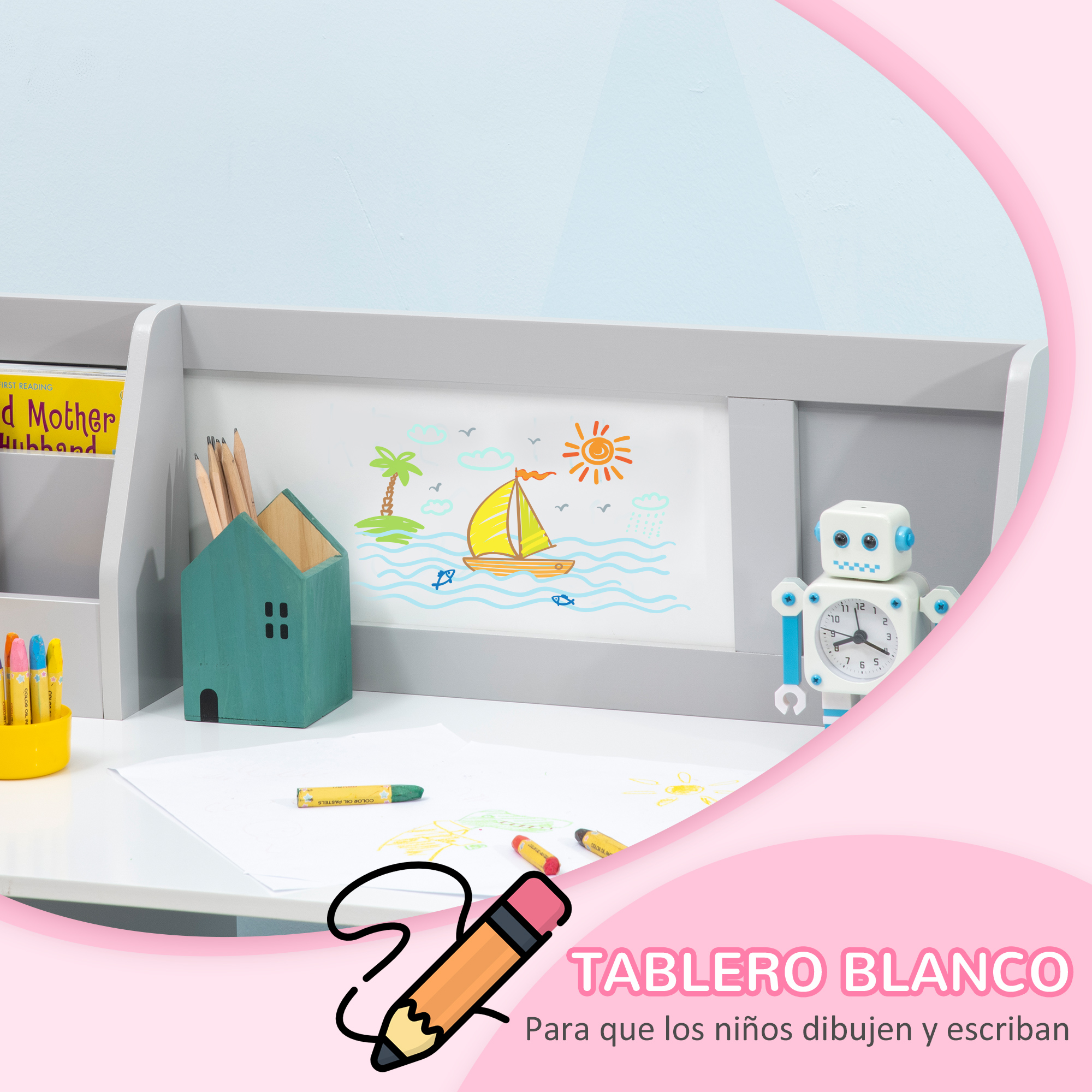 Un escritorio blanco con un dibujo, lápices, un reloj robot y un portalápices con forma de casa.