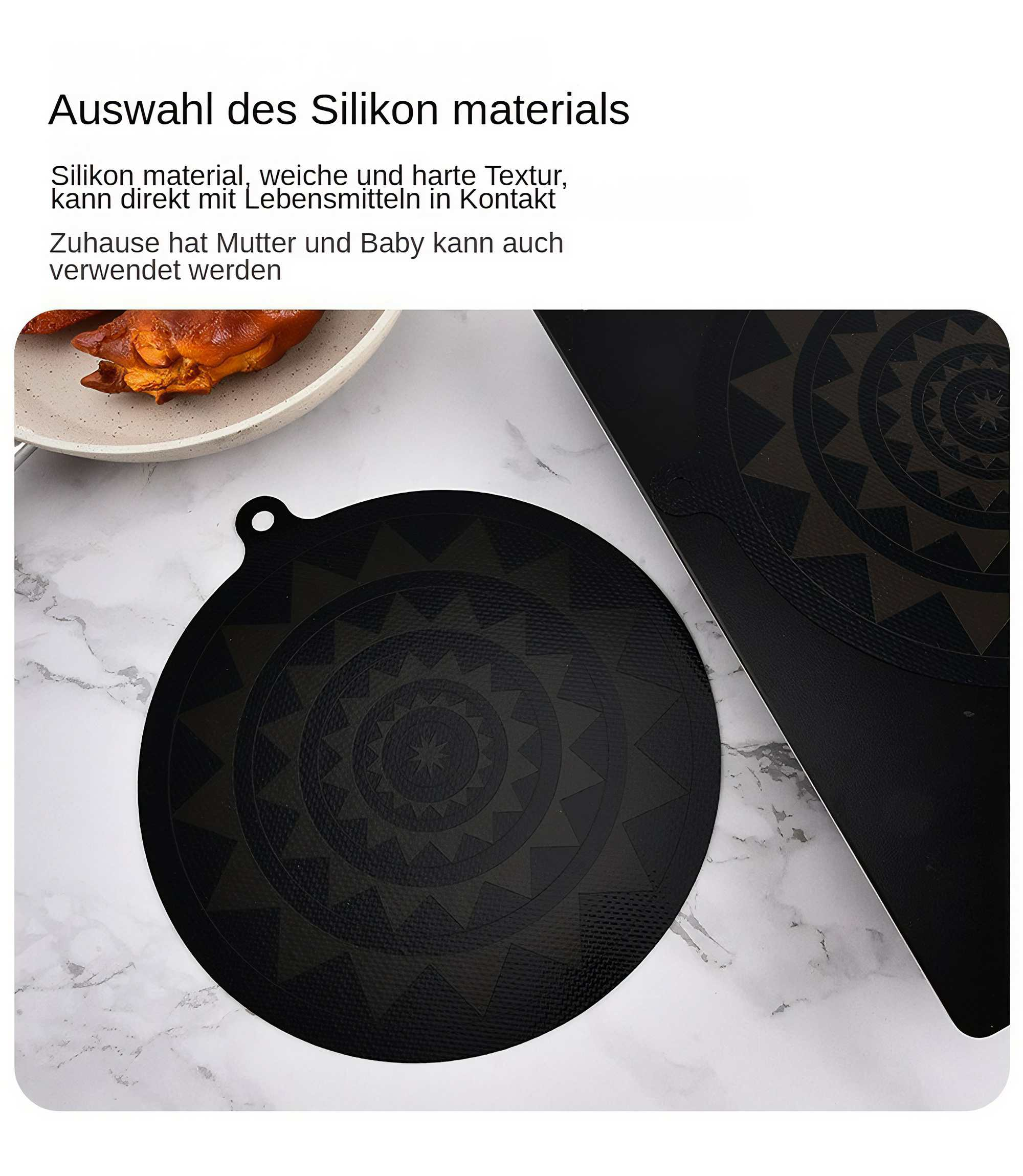 Schwarze Küchenmatte aus Silikon mit kreisförmigem Design, neben einer schwarzen Oberfläche und einem Teller mit Essen.