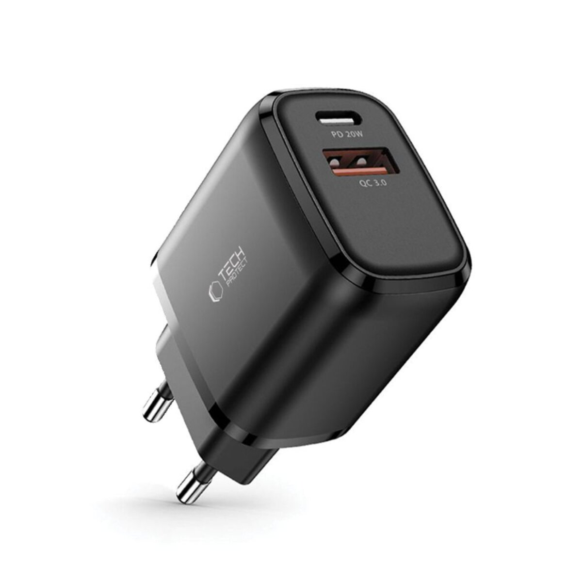 Chargeur noir Tech Protect. Il possède deux ports : PD 20W et QC 3.0. Deux broches métalliques pour prise européenne. Fond blanc.