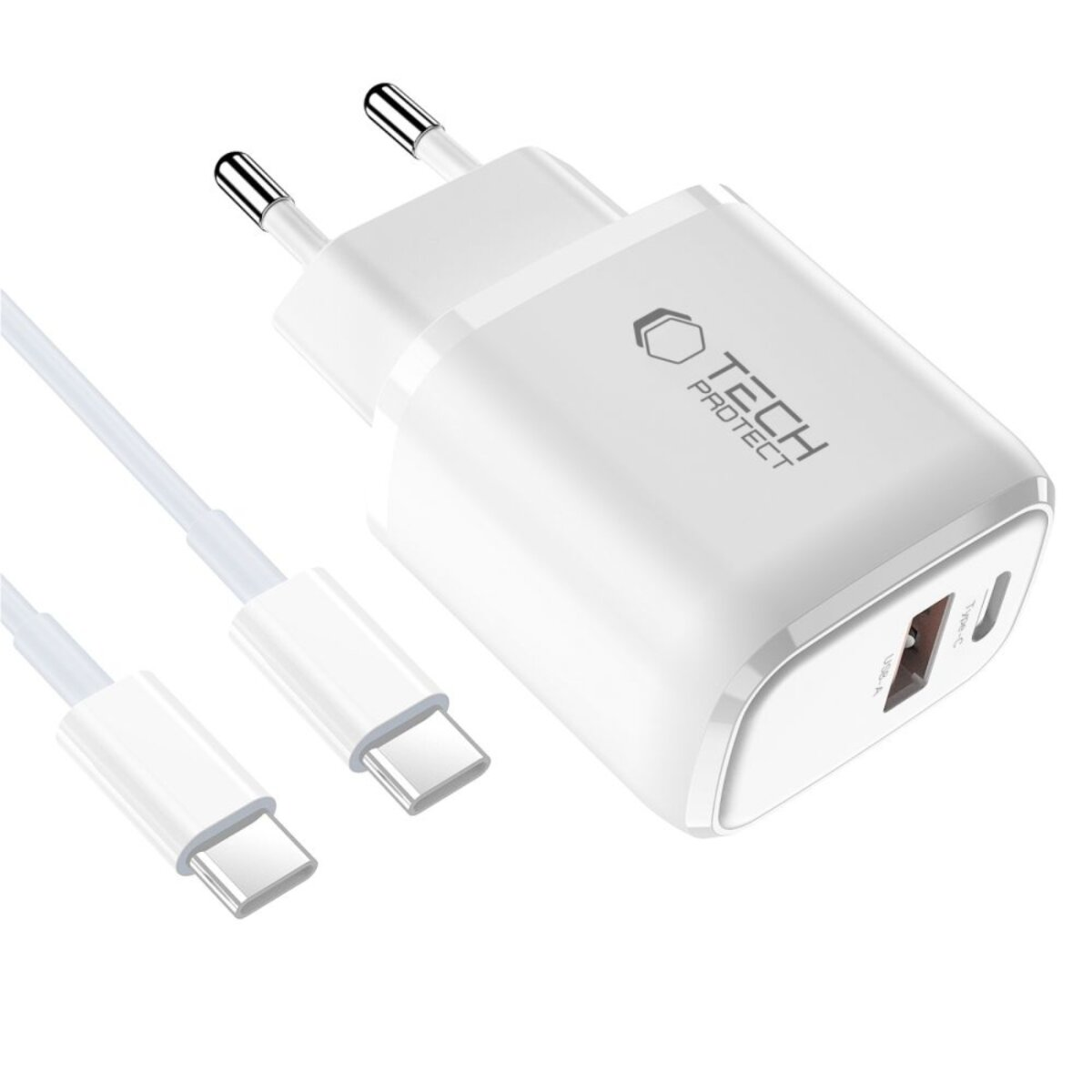 Ein weißes Tech Protect Ladegerät mit zwei USB-C-Kabeln. Das Ladegerät hat zwei Stifte und ein Logo. Der Hintergrund ist weiß.