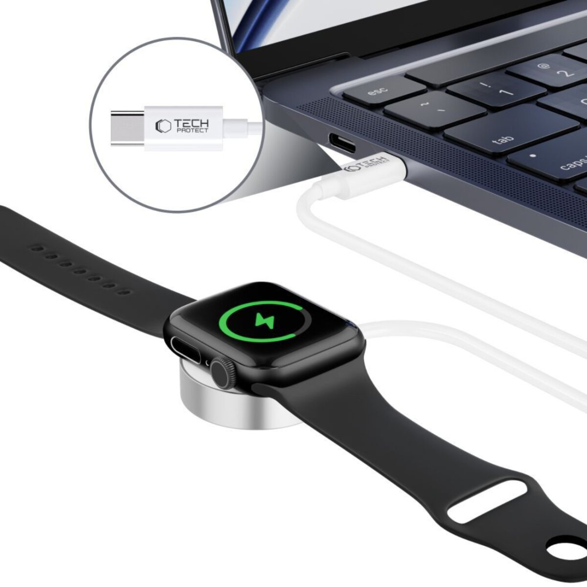 Eine Smartwatch, die auf einem weißen Ladepad aufgeladen wird. Die Uhr ist über ein weißes USB-C-Kabel mit einem Laptop verbunden.