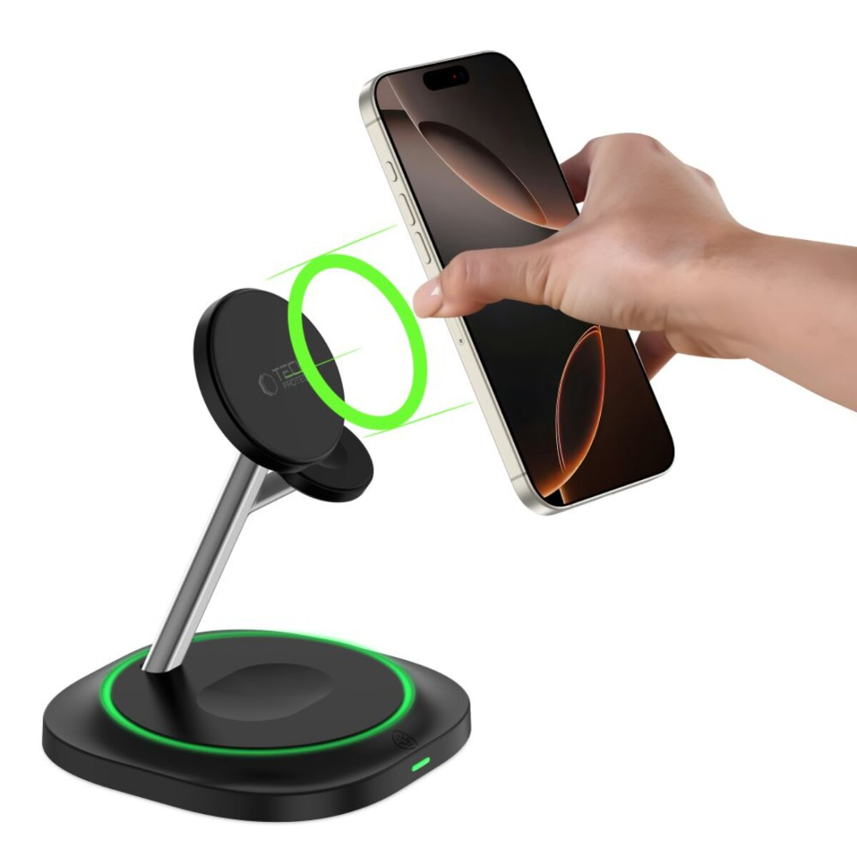 Eine Hand hält ein Telefon in der Nähe eines schwarzen Ladeständers. Grün leuchtende Kreise weisen auf kabelloses Laden hin. Der Ständer hat einen Metallarm.
