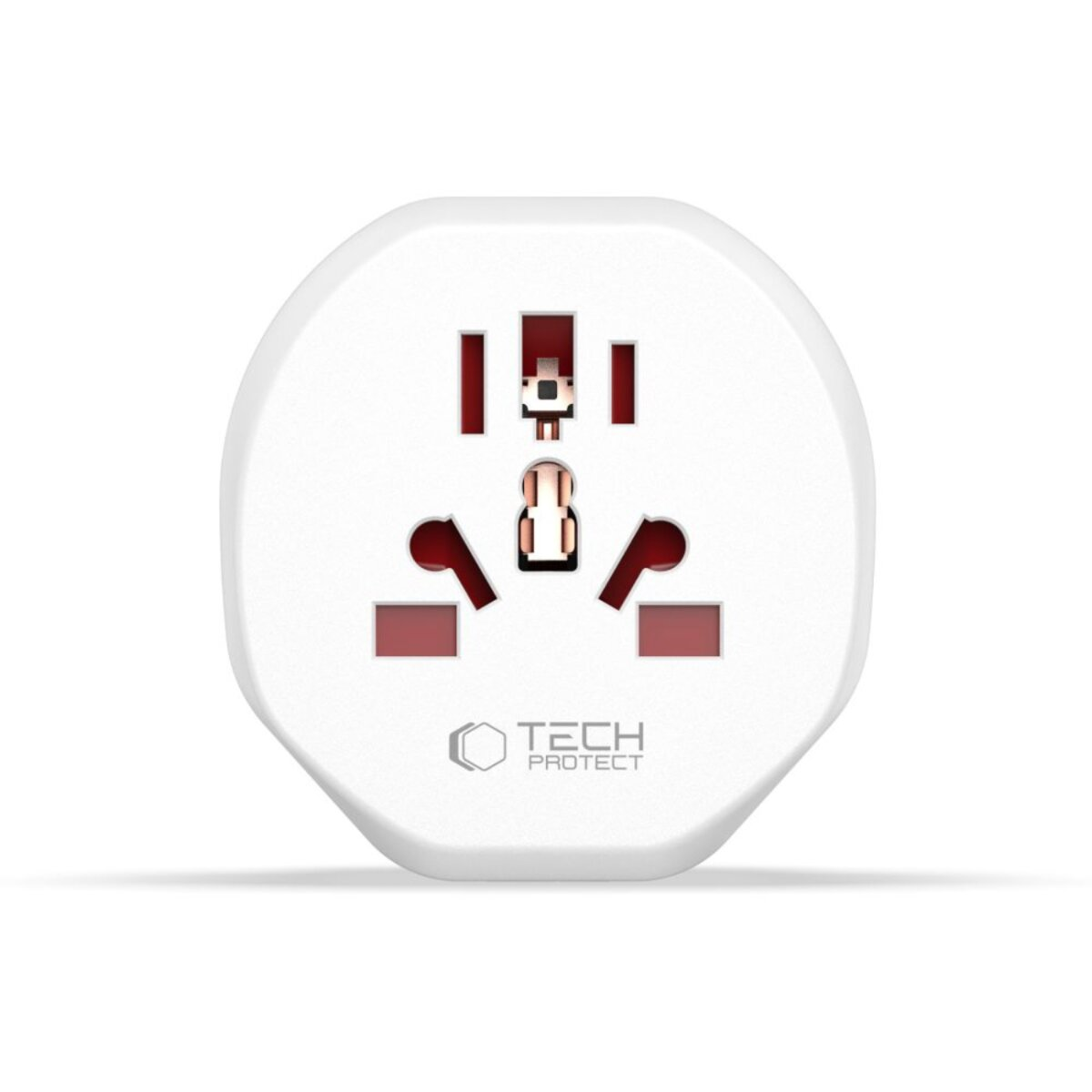 Een witte universele voedingsadapter. Het heeft rode en zwarte sleuven. De onderkant heeft het 'Tech Protect'-logo.