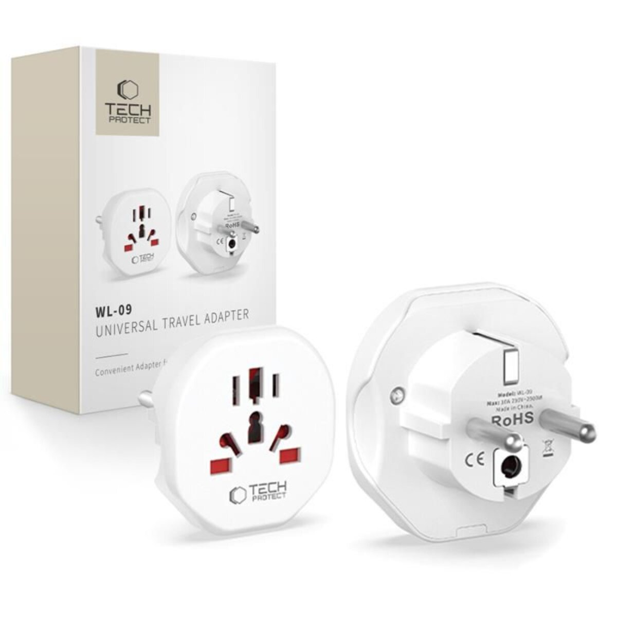 Witte universele reisadapter met rode sleuven, en een witte doos met adapterafbeeldingen en 'TECH PROTECT' logo.