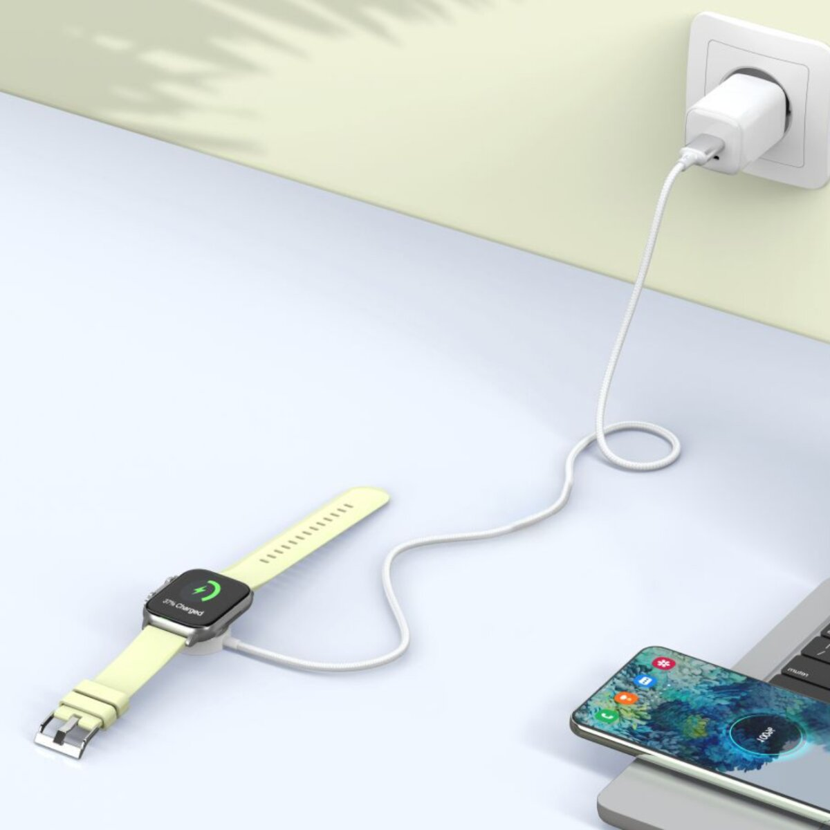 Een smartwatch die oplaadt, aangesloten op een stopcontact. Een telefoon ligt op een laptop. Het horloge geeft 37% opgeladen aan.