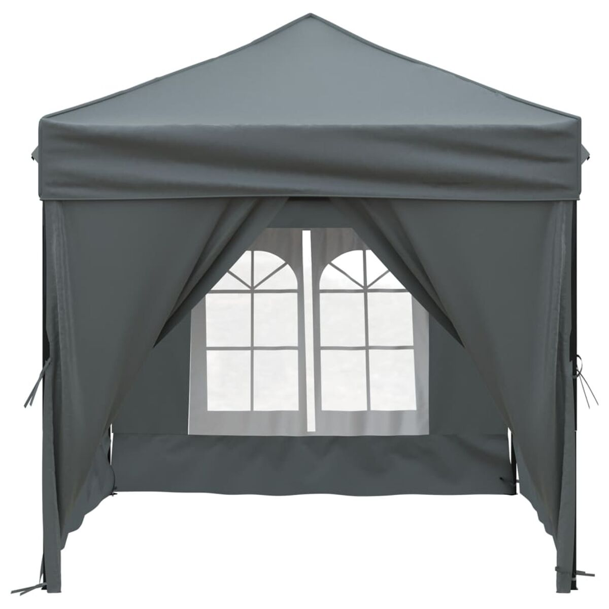 Un gazebo grigio per esterni con finestre ad arco. Il gazebo ha un tetto a punta e tende.