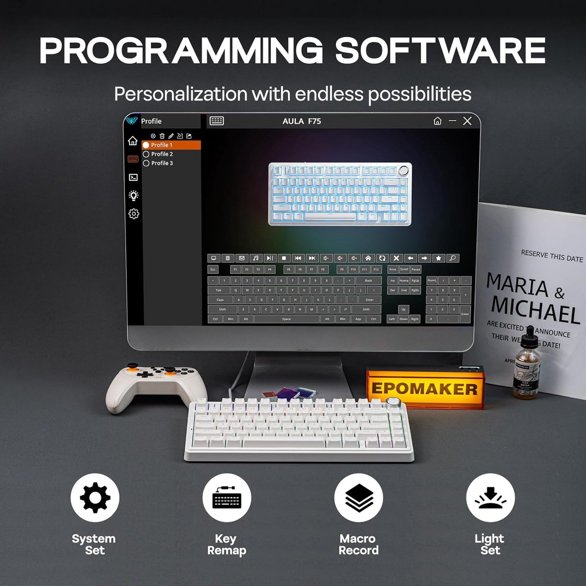 Een computermonitor toont toetsenbordinstellingen. Een wit toetsenbord, een gamepad en een oplichtend bord met EPOMAKER staan ervoor.