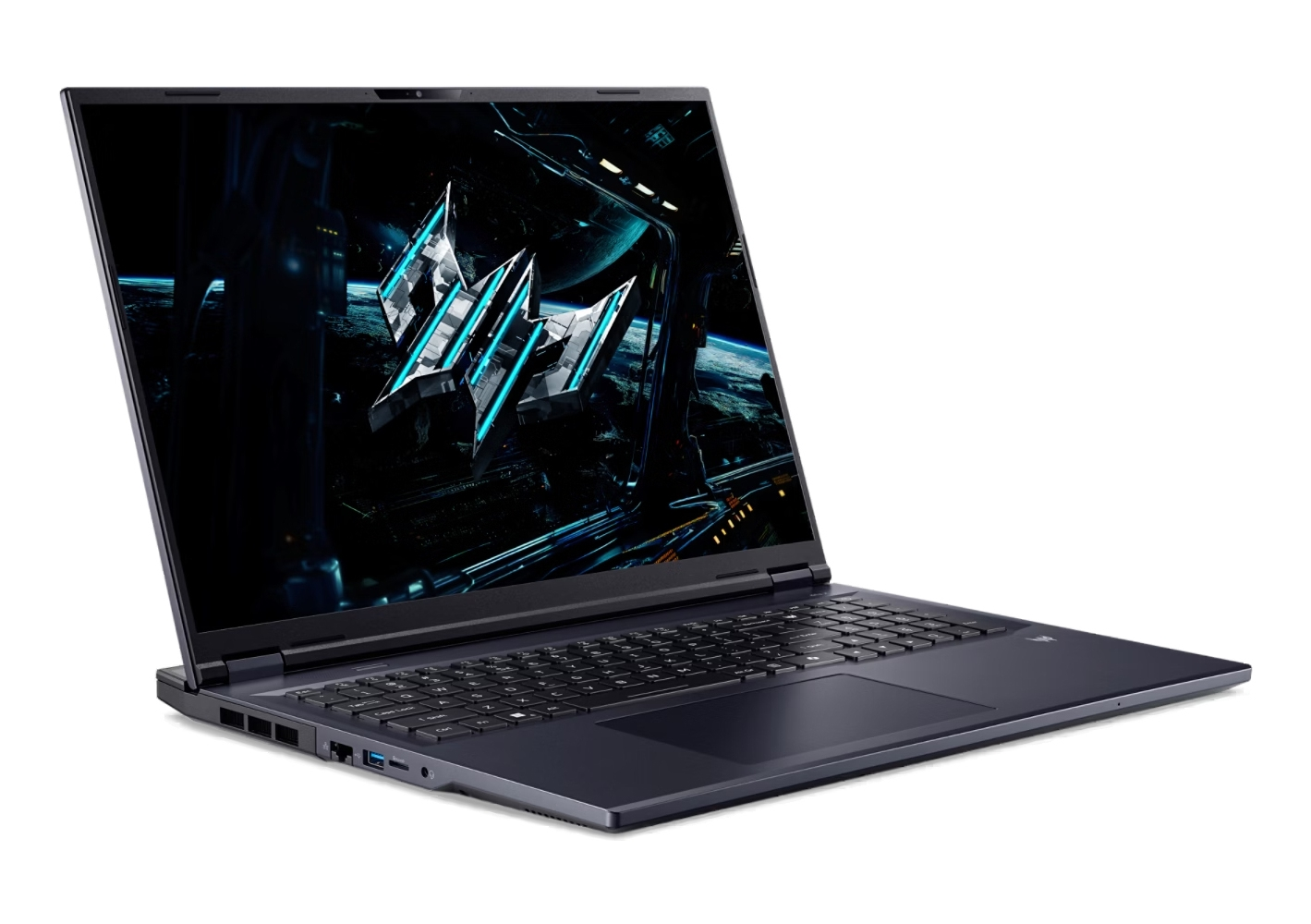 Un laptop scuro è aperto, con un logo futuristico sullo schermo. La tastiera è visibile. Lo sfondo è bianco.