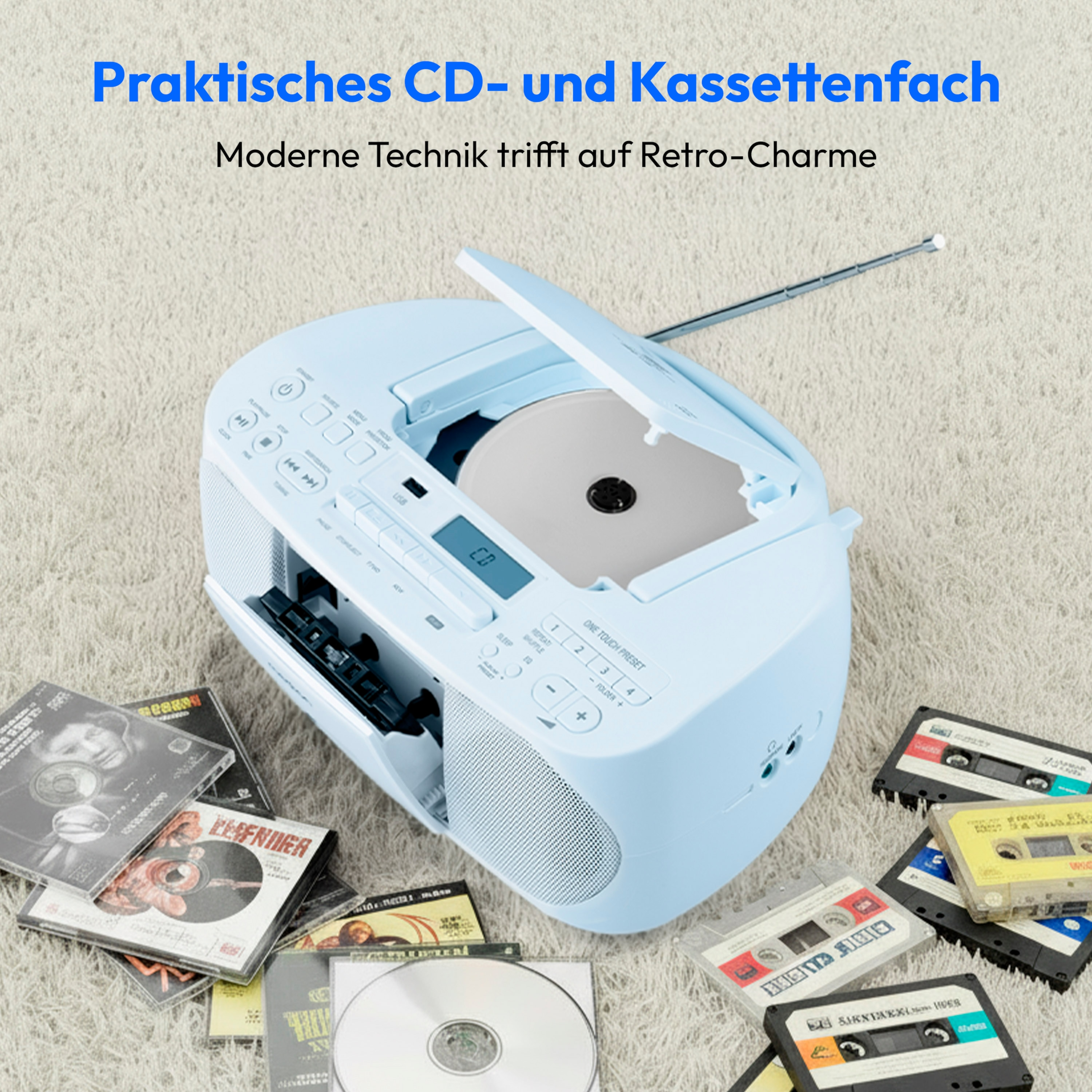 Ein hellblaues CD/Kassetten-Abspielgerät mit CDs und Kassetten. Weißer Teppichhintergrund. Text oben.
