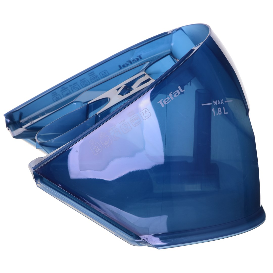 Ein durchscheinender, blauer Tefal-Wassertank. Er ist angewinkelt und zeigt das Markenlogo, Kapazitätsmarkierungen und andere Symbole.