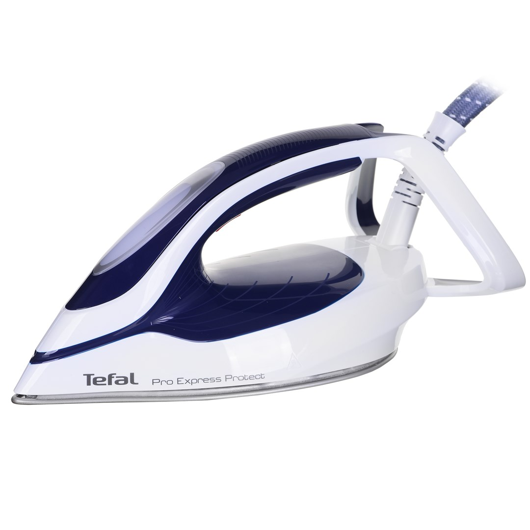 Ein weißes und marineblaues Tefal Pro Express Protect Bügeleisen mit geschwungenem Design und Dampfschlauch.